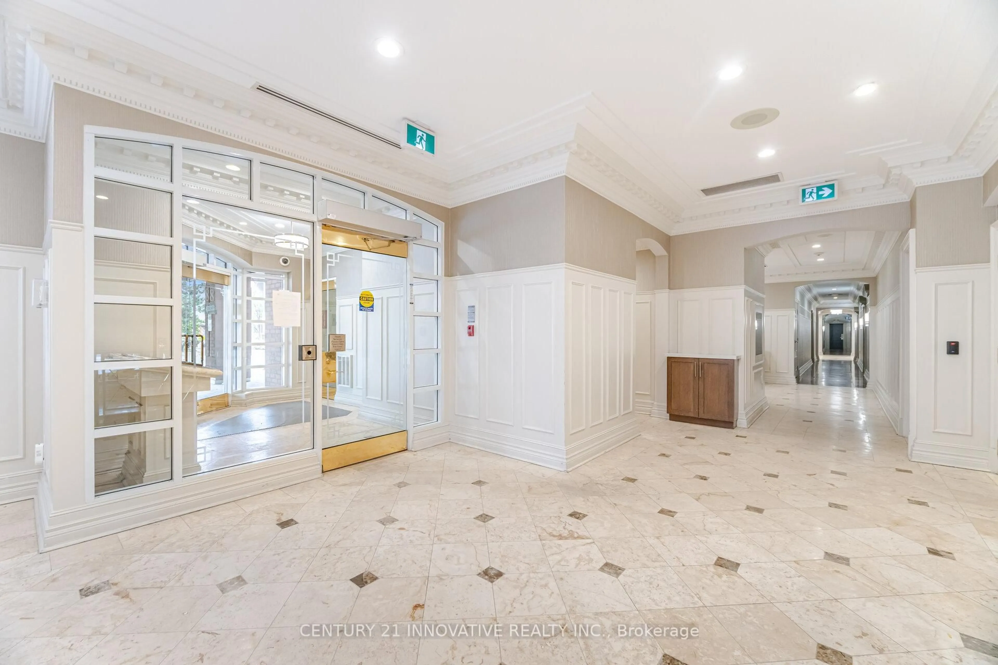 Indoor foyer for 88 Grandview Way #117, Toronto Ontario M2N 6V6
