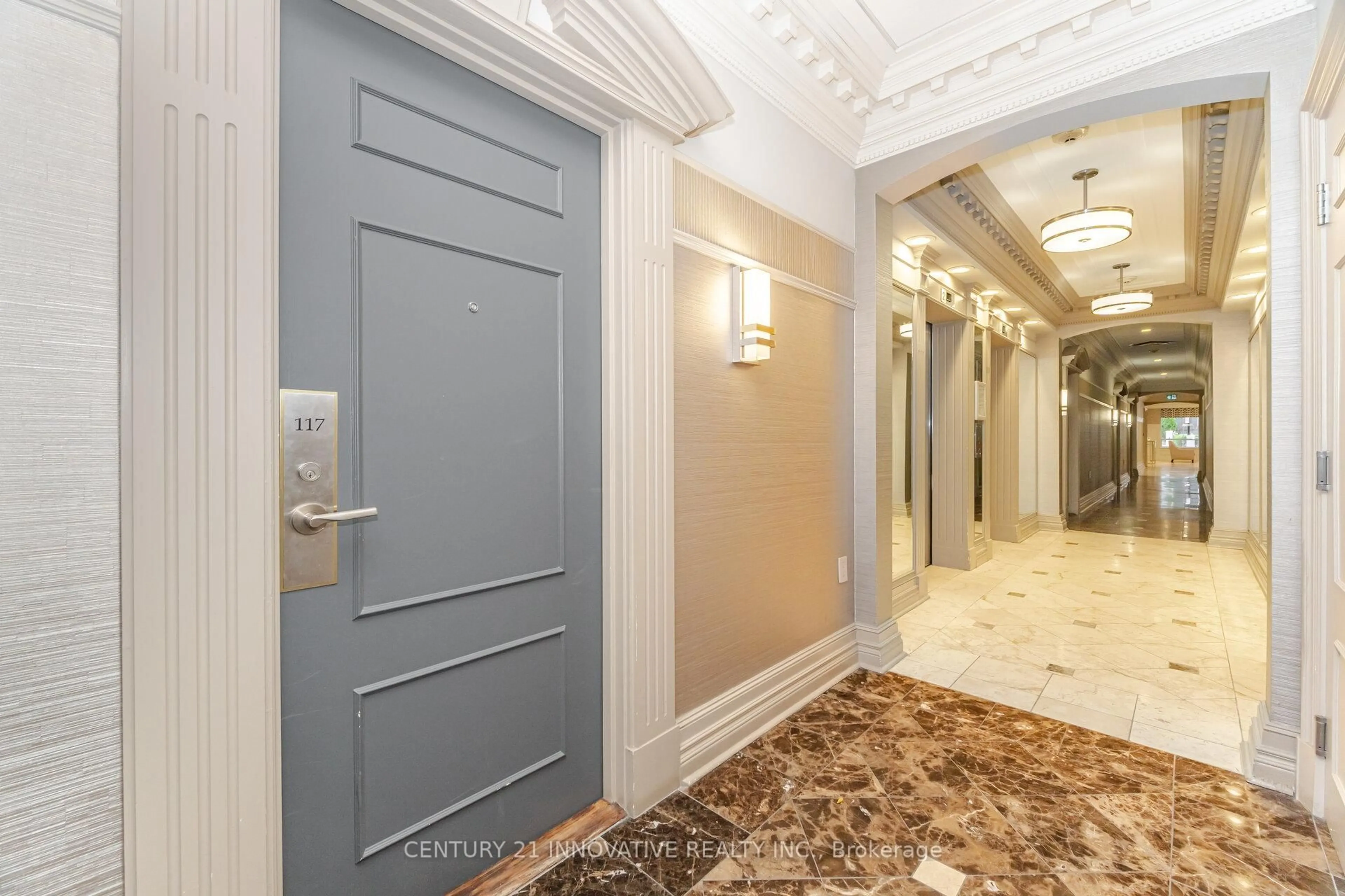 Indoor foyer for 88 Grandview Way #117, Toronto Ontario M2N 6V6