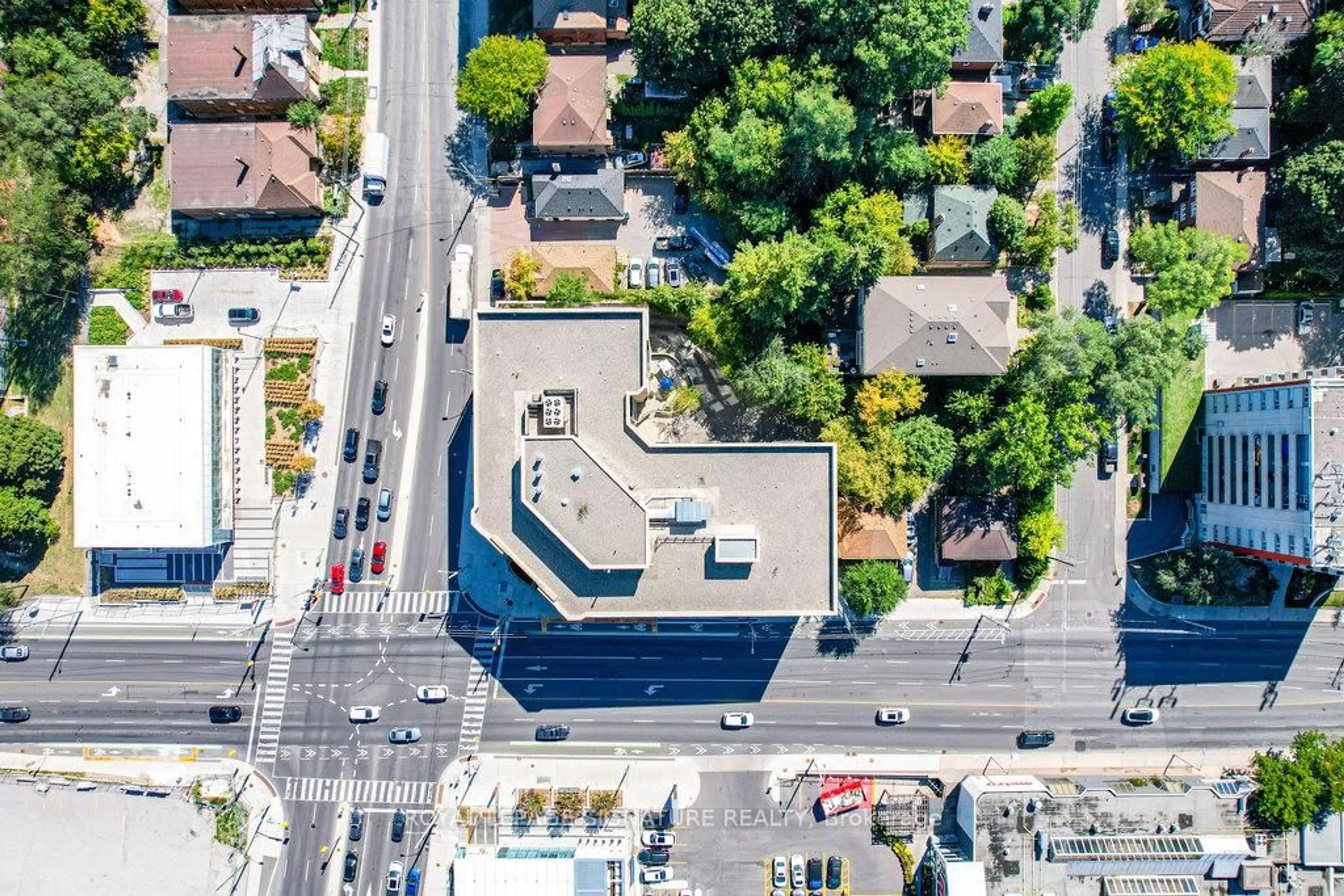 A pic from outside/outdoor area/front of a property/back of a property/a pic from drone, street for 1750 Bayview Ave #309, Toronto Ontario M4G 4H6