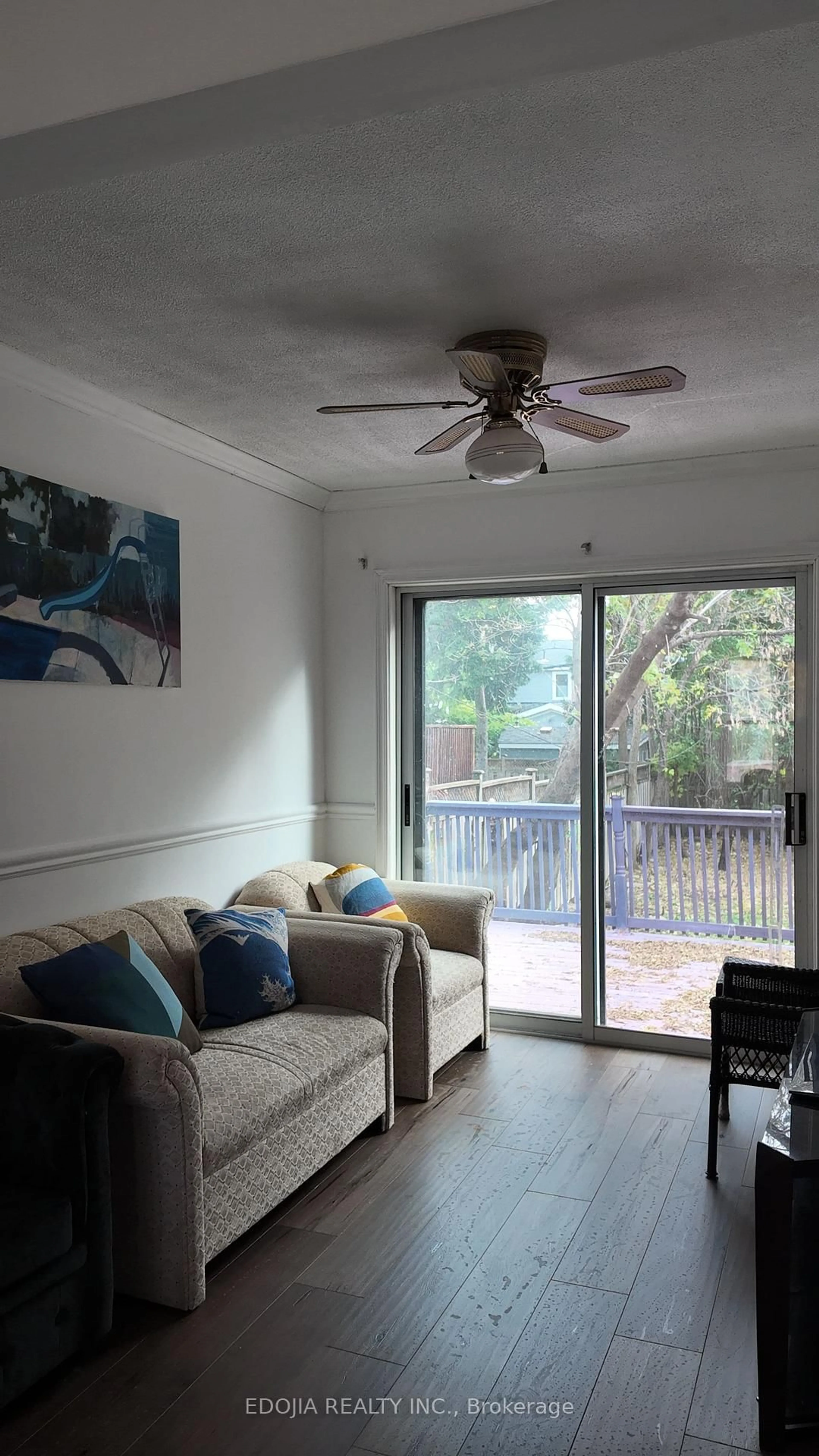 Living room with furniture, unknown for 251 Spring Garden Ave, Toronto Ontario M2N 3H1