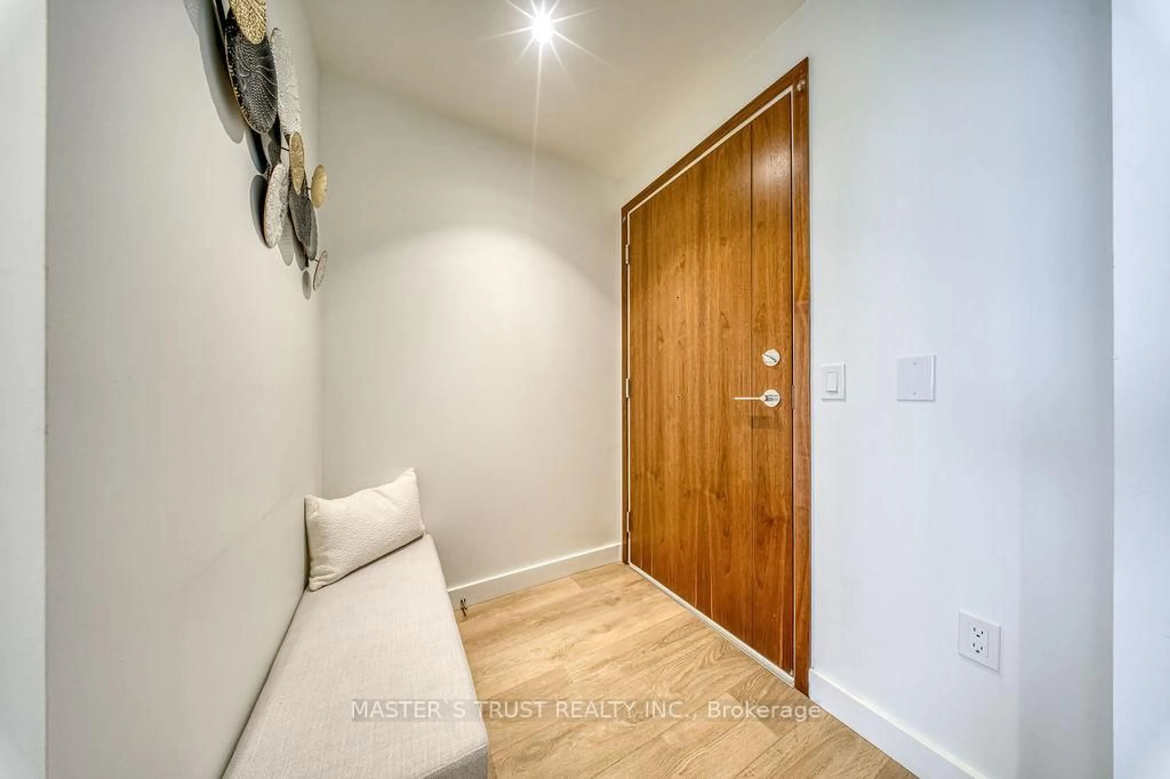 Indoor entryway for 95 Mcmahon Dr #4007, Toronto Ontario M2K 0H2