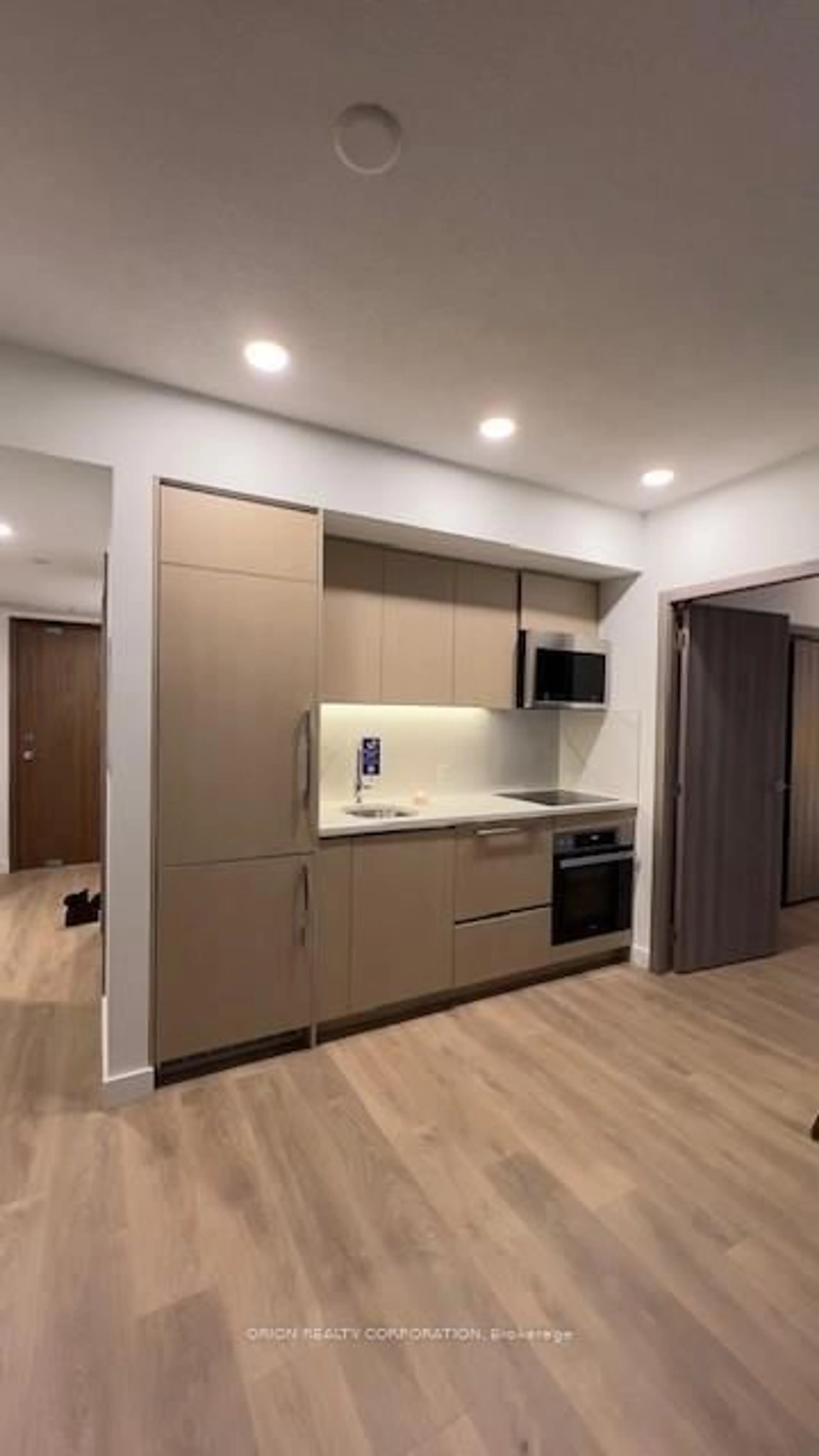 Standard kitchen, wood/laminate floor for 38 Widmer St #1008, Toronto Ontario M5V 0P7