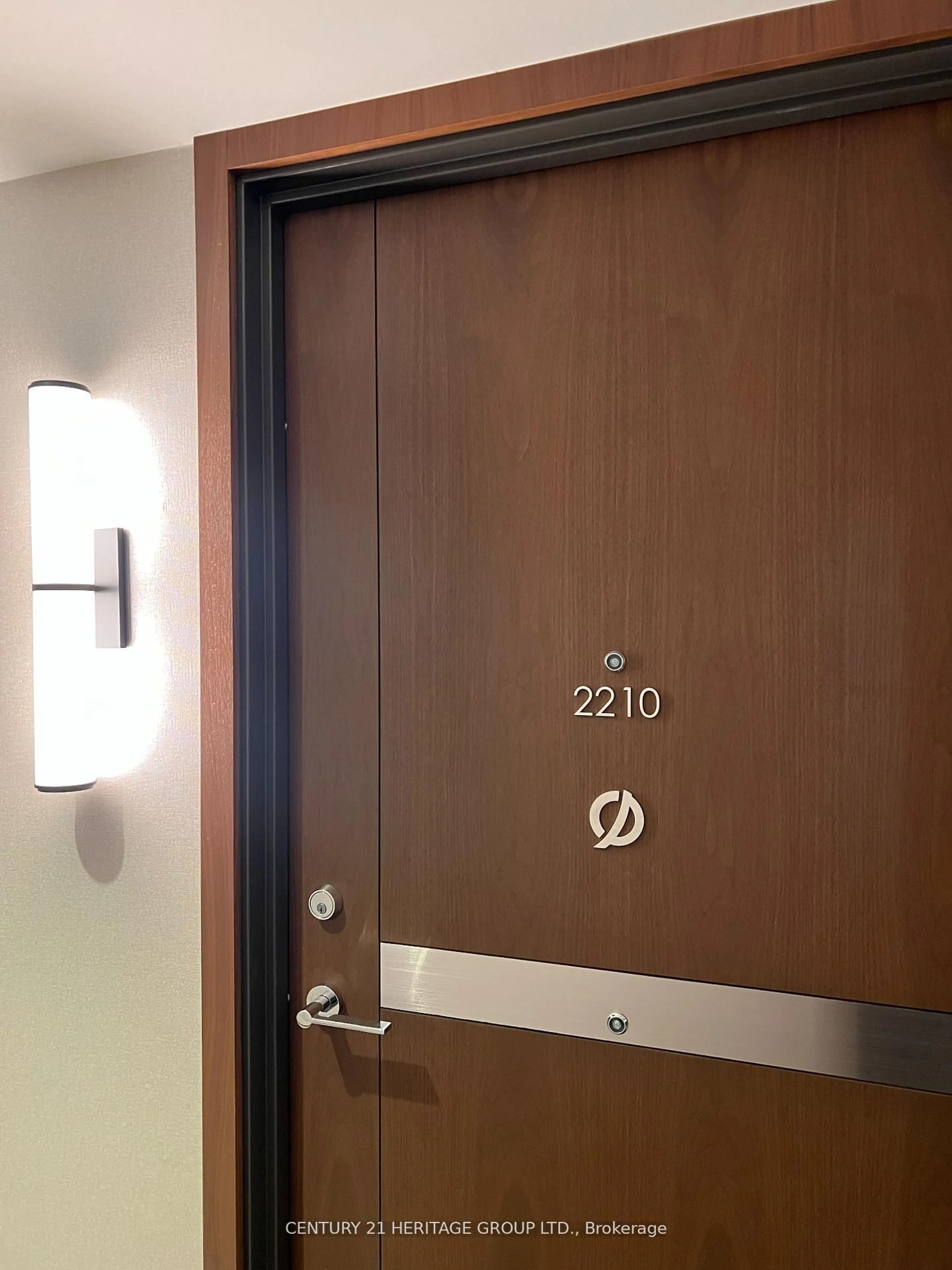 Indoor foyer for 19 Bathurst St #2210, Toronto Ontario M5V 2P1