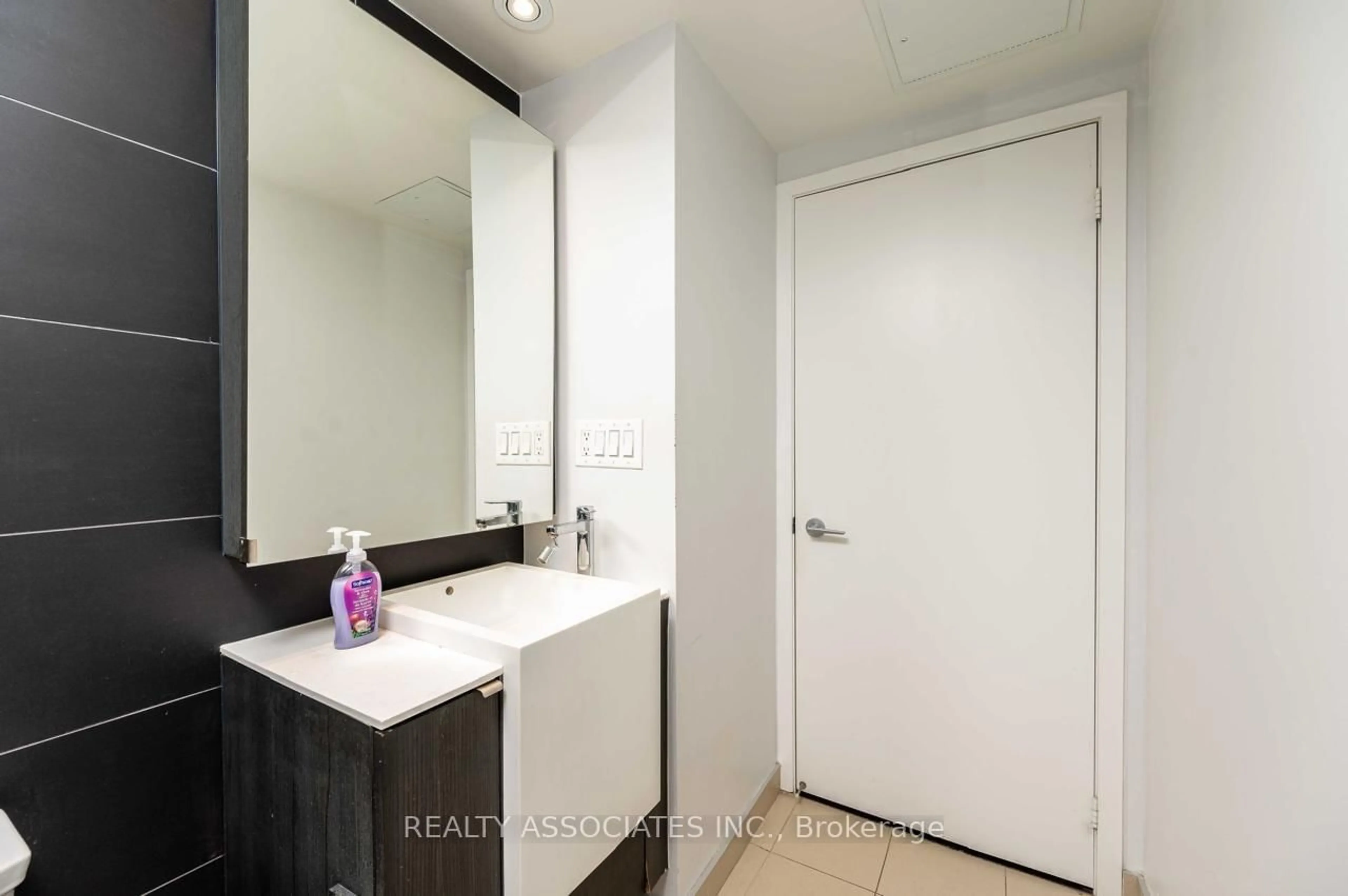 Standard bathroom, ceramic/tile floor for 151 Dan Leckie Way #1001, Toronto Ontario M5V 4B2