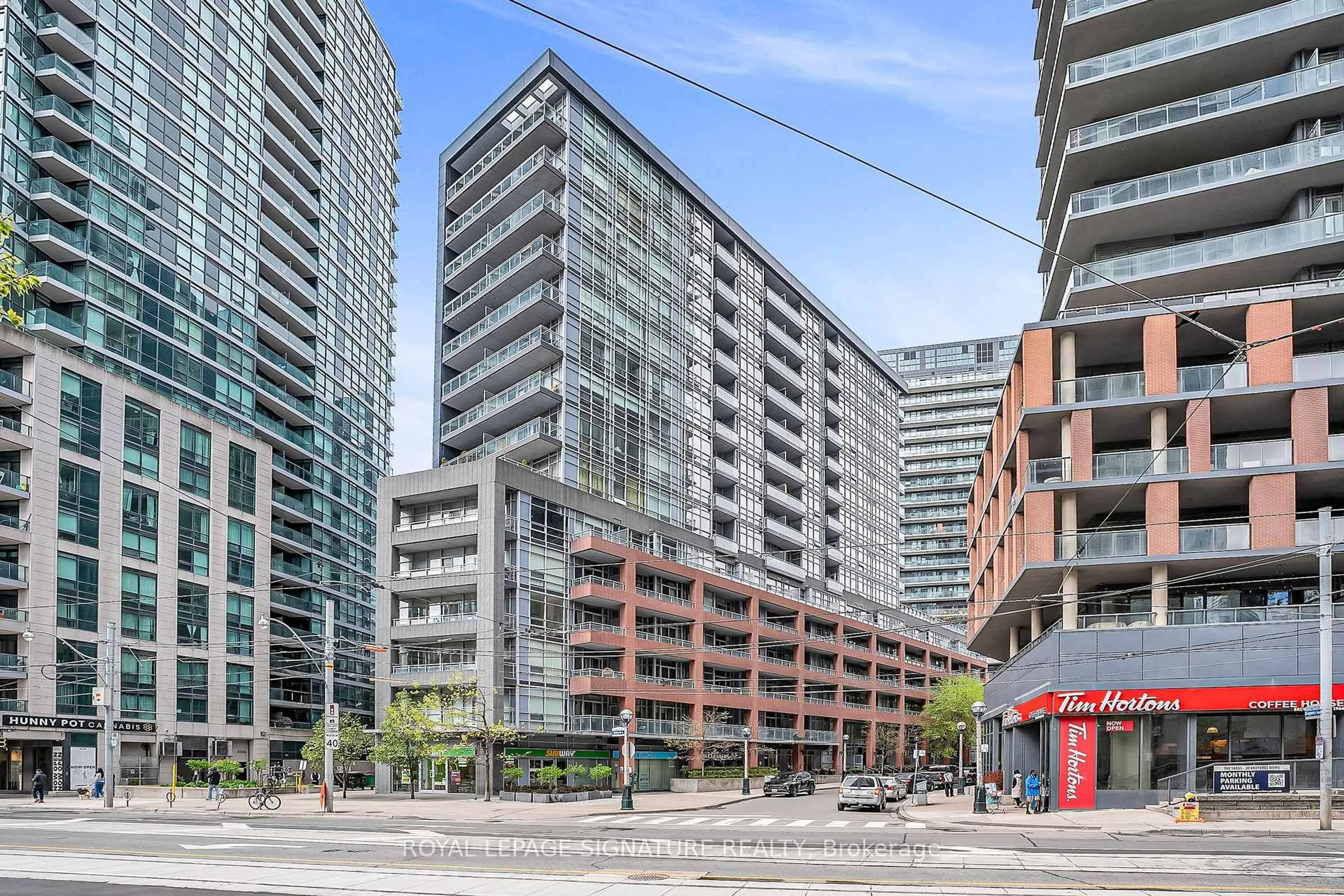 Patio, street for 15 Bruyeres Mews #317, Toronto Ontario M5V 0A7