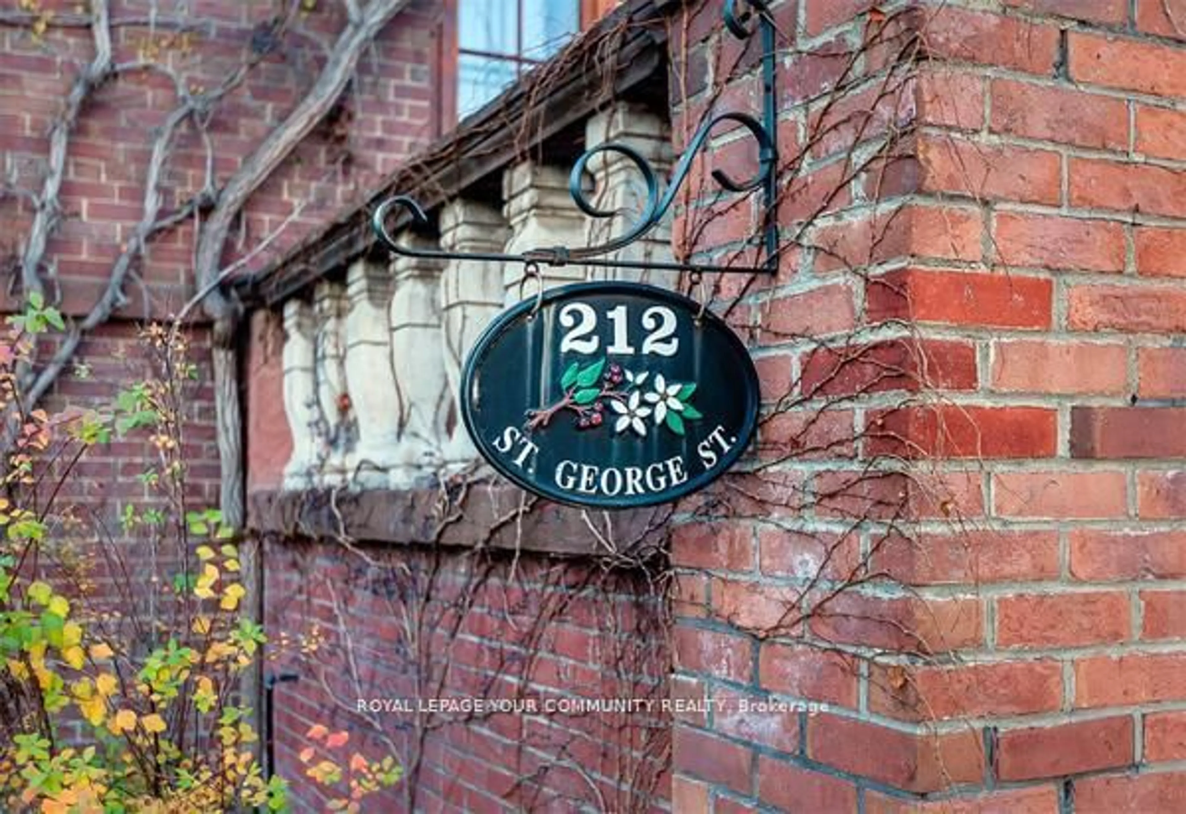 Indoor foyer for 212 St George St #503, Toronto Ontario M5R 2N5