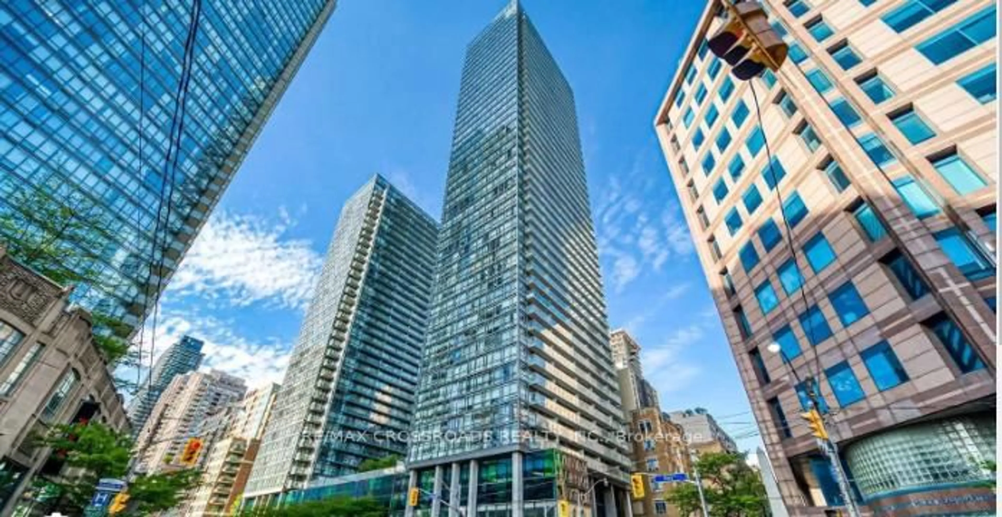 Indoor foyer for 38 Grenville St #2009, Toronto Ontario M4Y 1A5