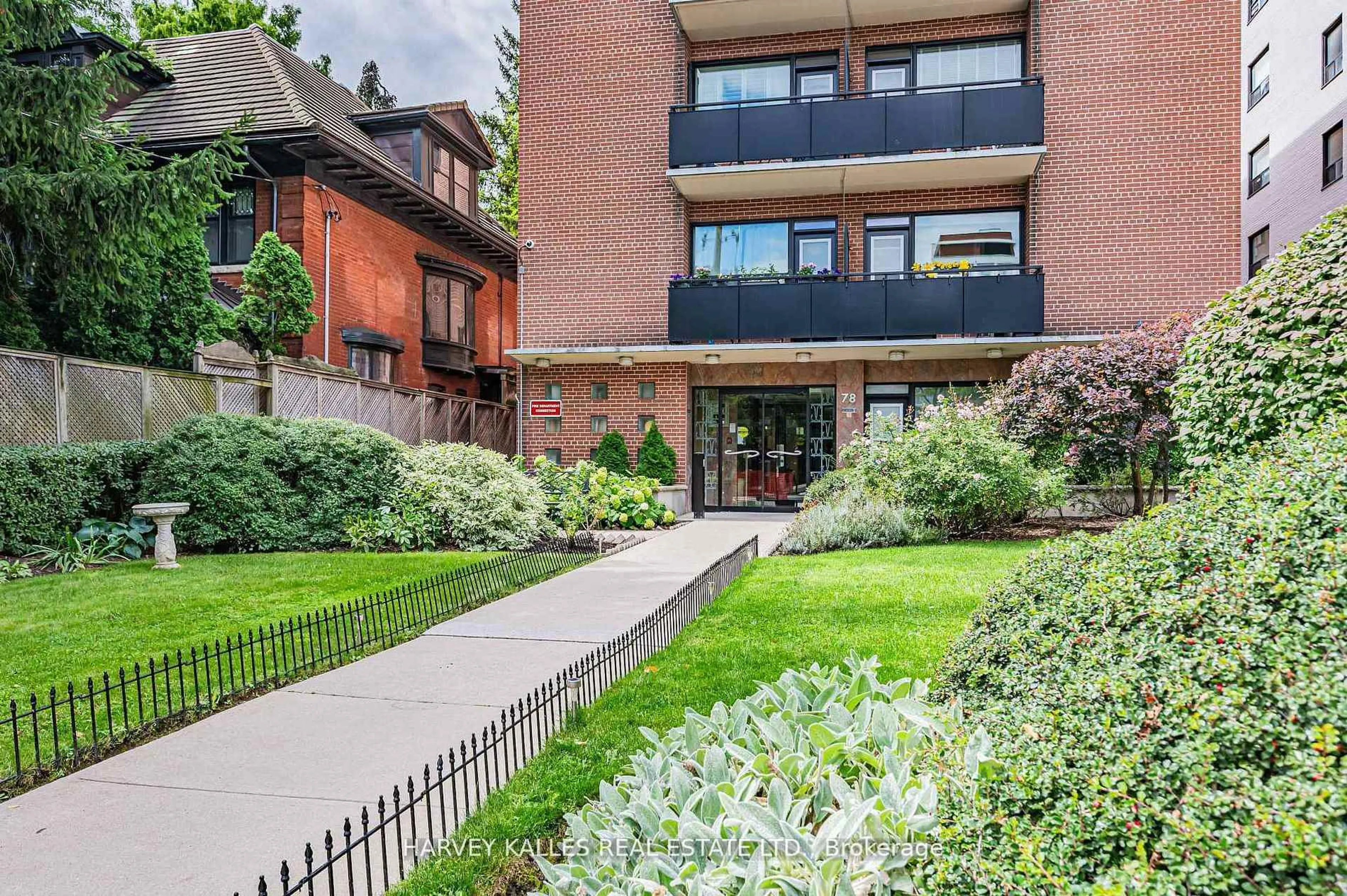 Patio, street for 78 Warren Rd #706, Toronto Ontario M4V 2R6