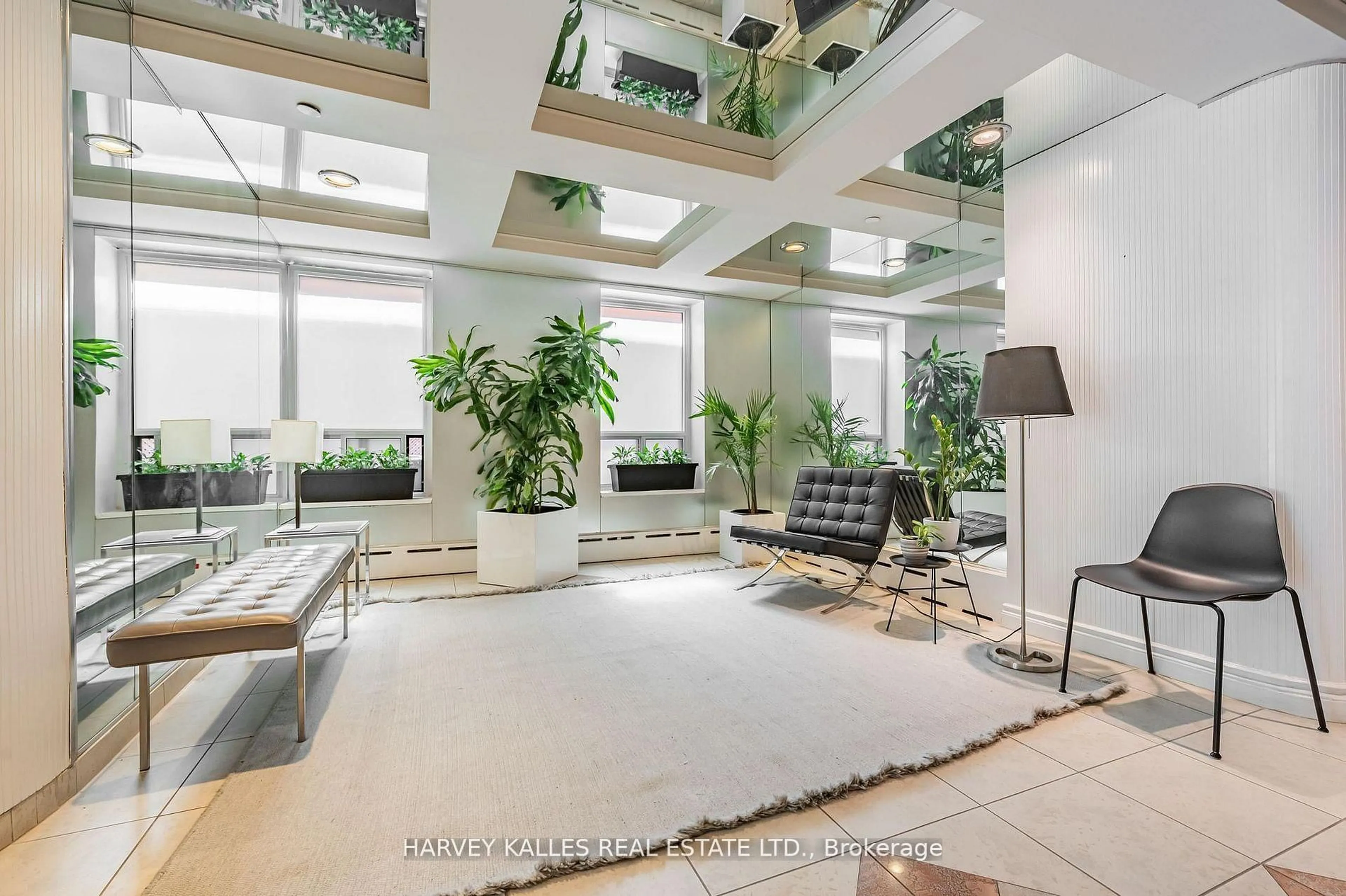 Unknown for 78 Warren Rd #706, Toronto Ontario M4V 2R6