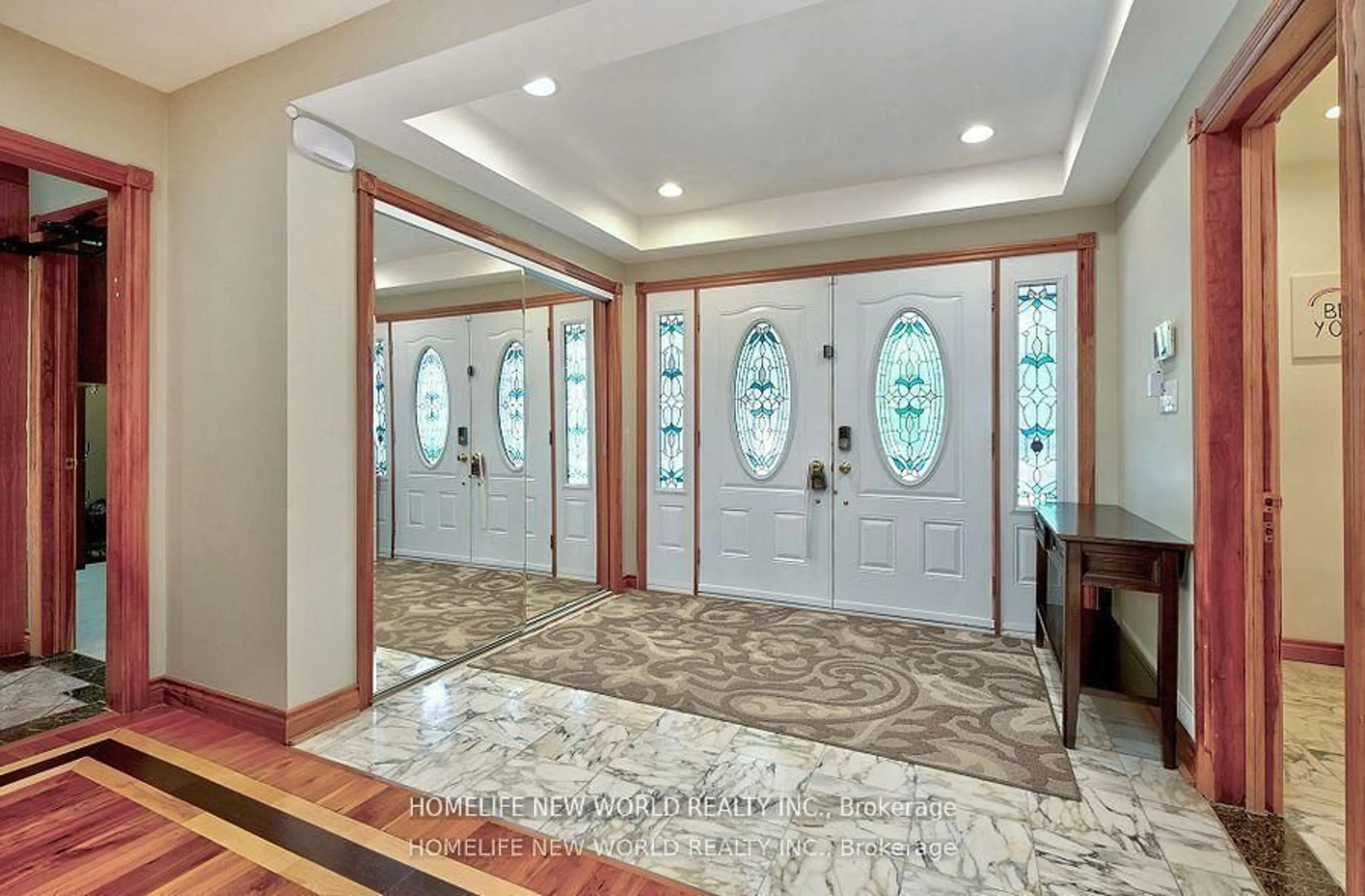 Indoor foyer for 7 Sulgrave Cres, Toronto Ontario M2L 1W5