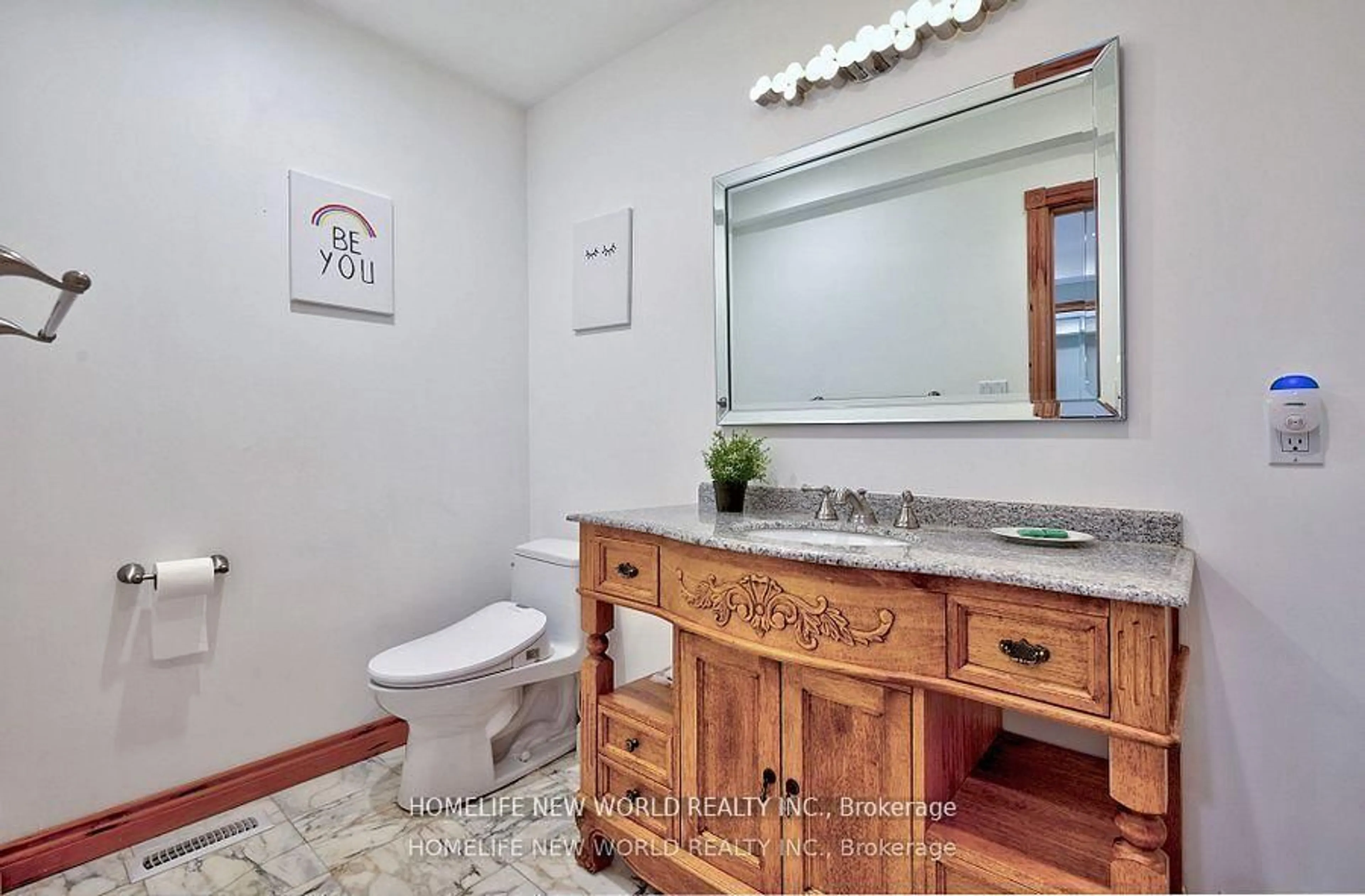 Standard bathroom, ceramic/tile floor for 7 Sulgrave Cres, Toronto Ontario M2L 1W5