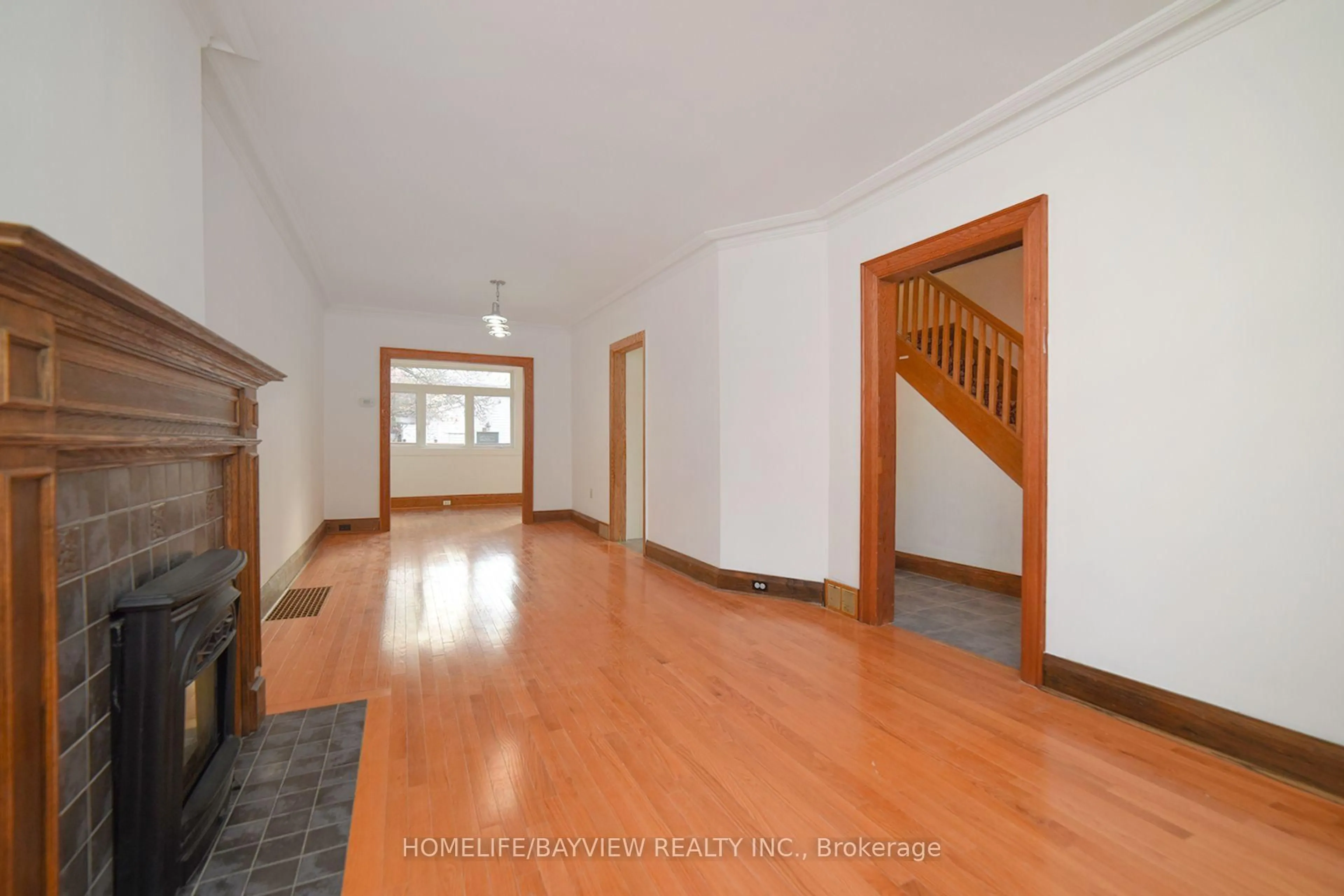 Indoor foyer for 27 Cranbrooke Ave, Toronto Ontario M5M 1M3