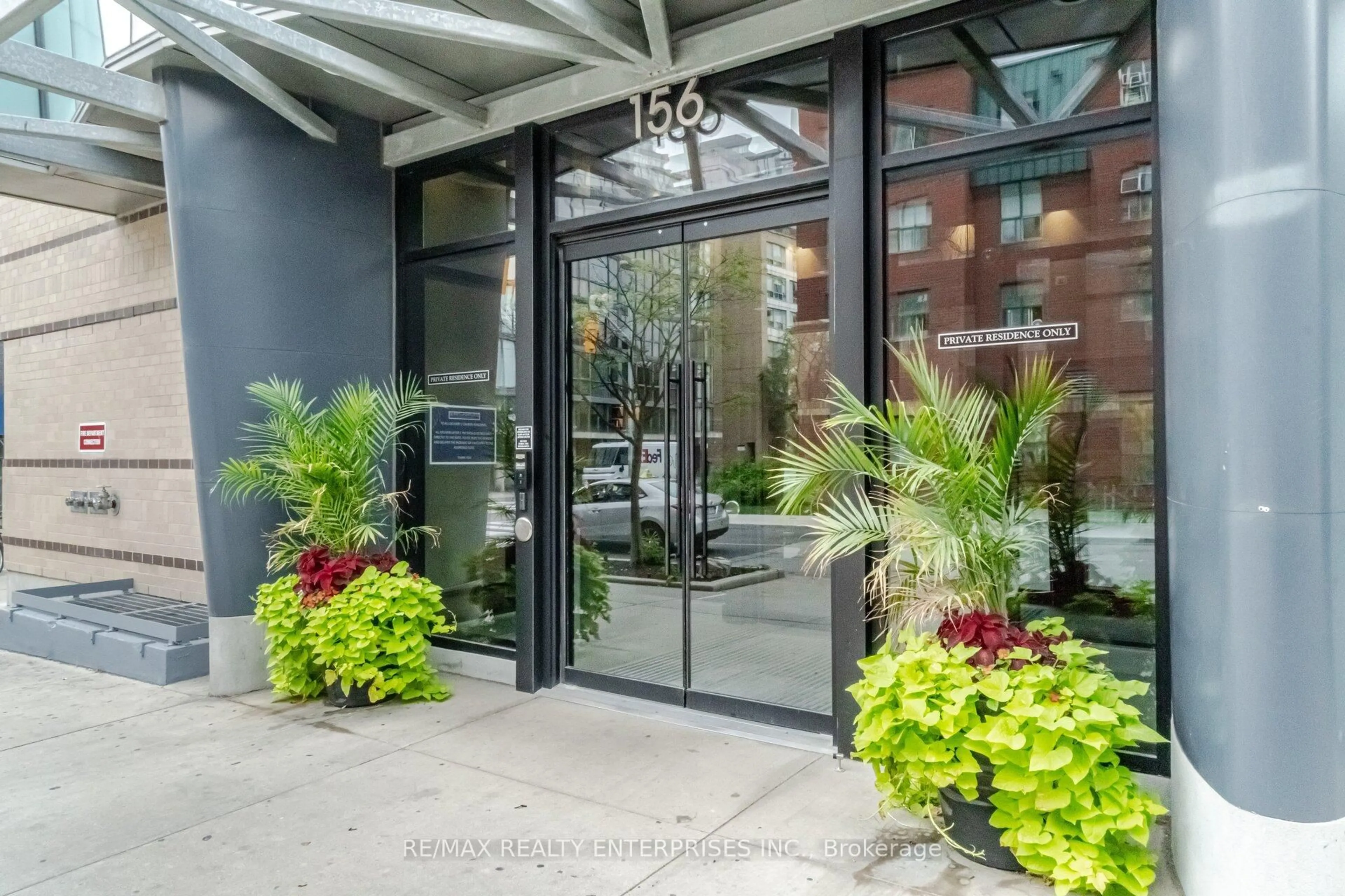 Unknown for 156 Portland St #302, Toronto Ontario M5V 2B6