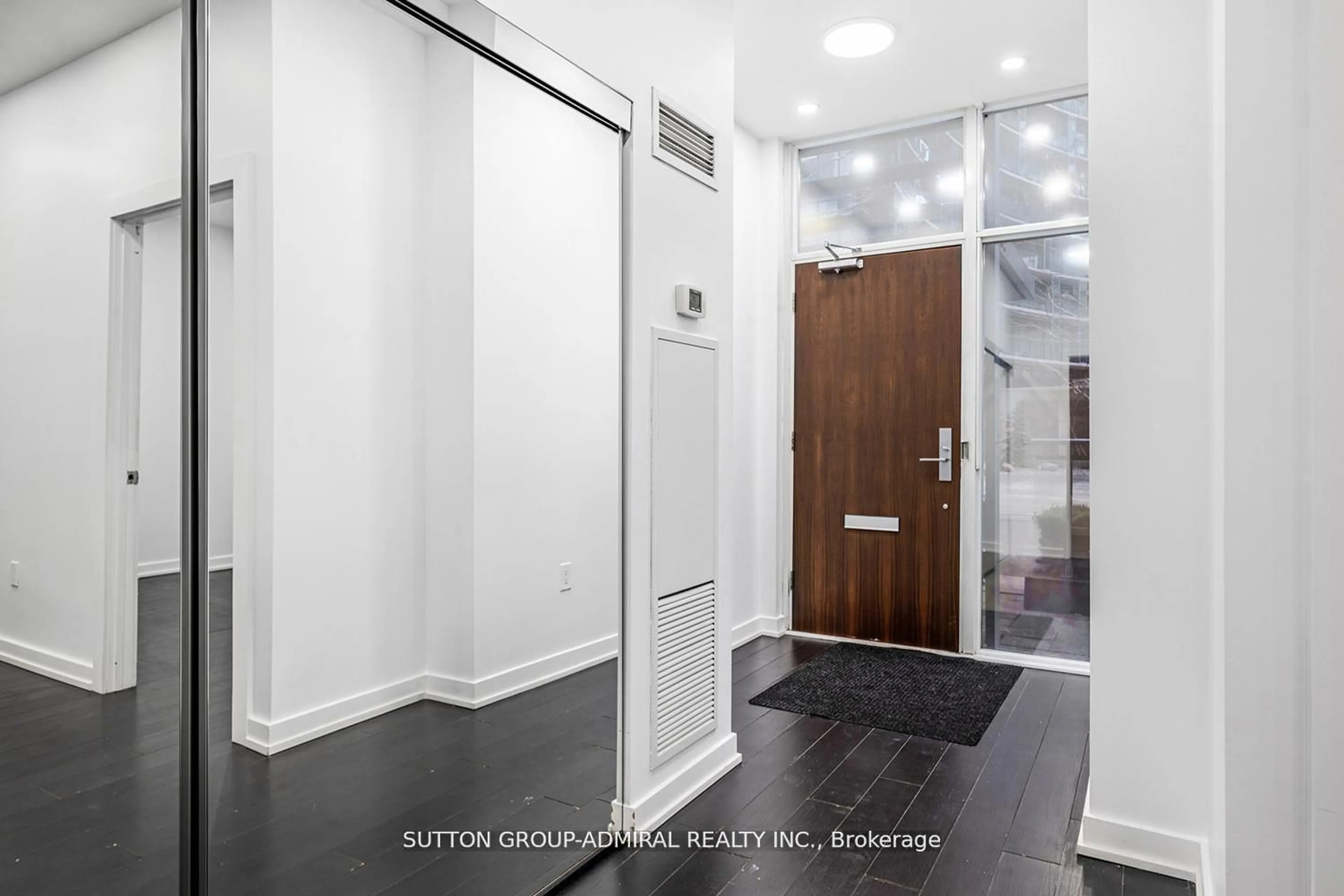 Indoor entryway for 18 Capreol Crt #G20, Toronto Ontario M5V 4A3