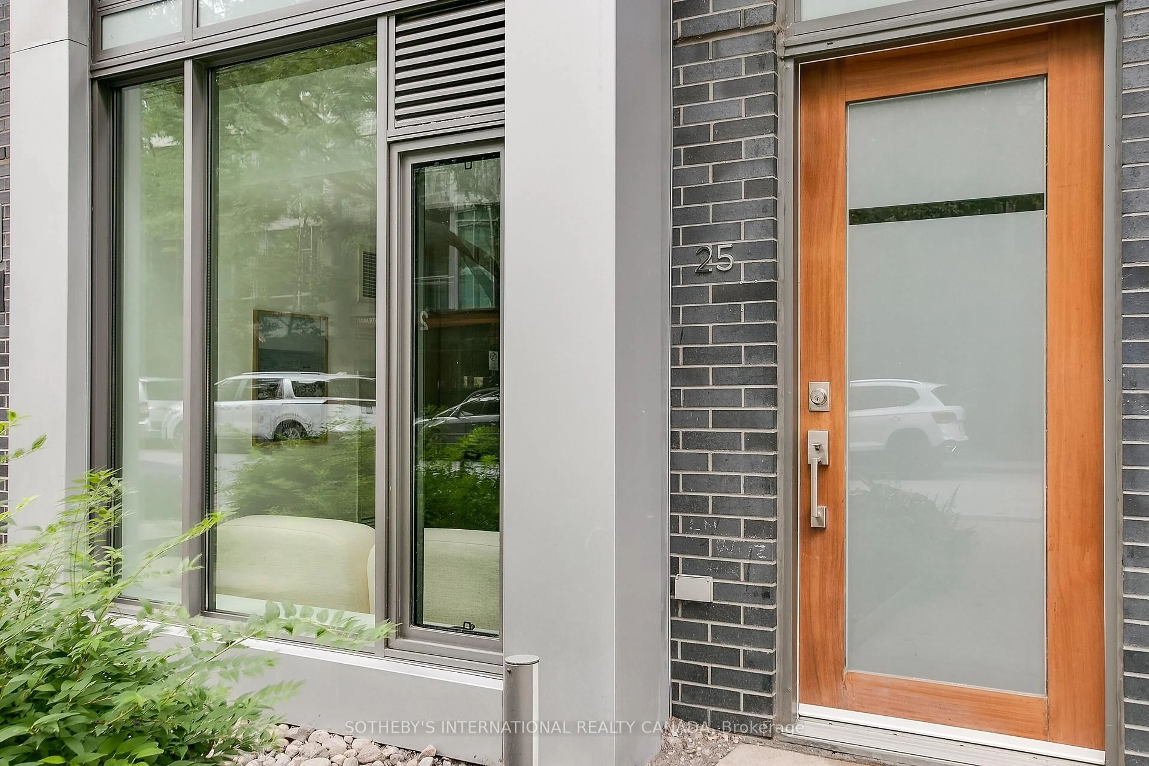 Home with brick exterior material, street for 55 Stewart St #113, Toronto Ontario M5V 2V1