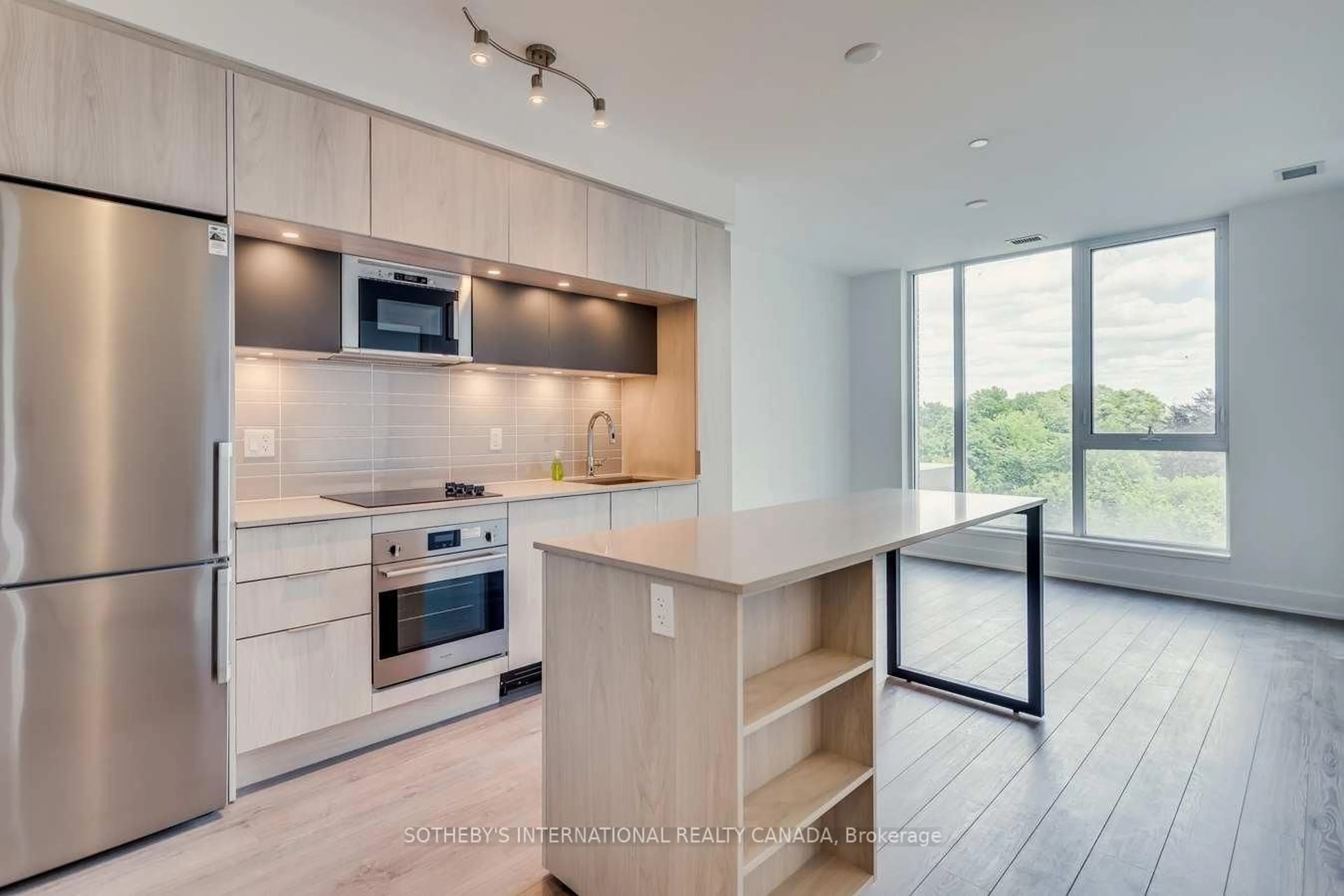 Open concept kitchen, ceramic/tile floor for 1 Belsize Dr #405, Toronto Ontario M4S 0B9