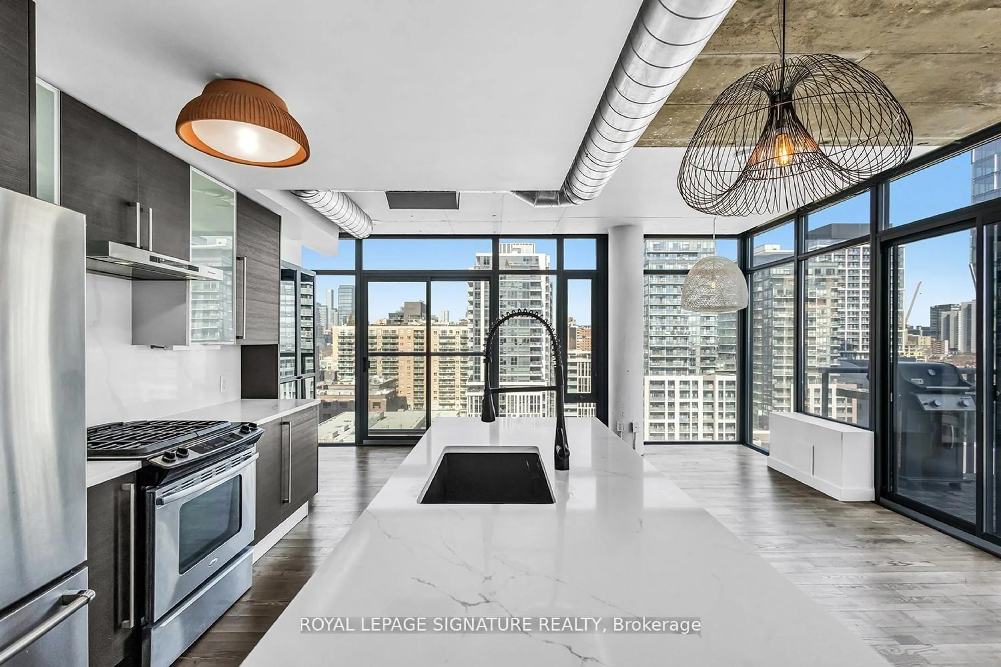 Contemporary kitchen, ceramic/tile floor for 138 Princess St #1105, Toronto Ontario M5A 0B1