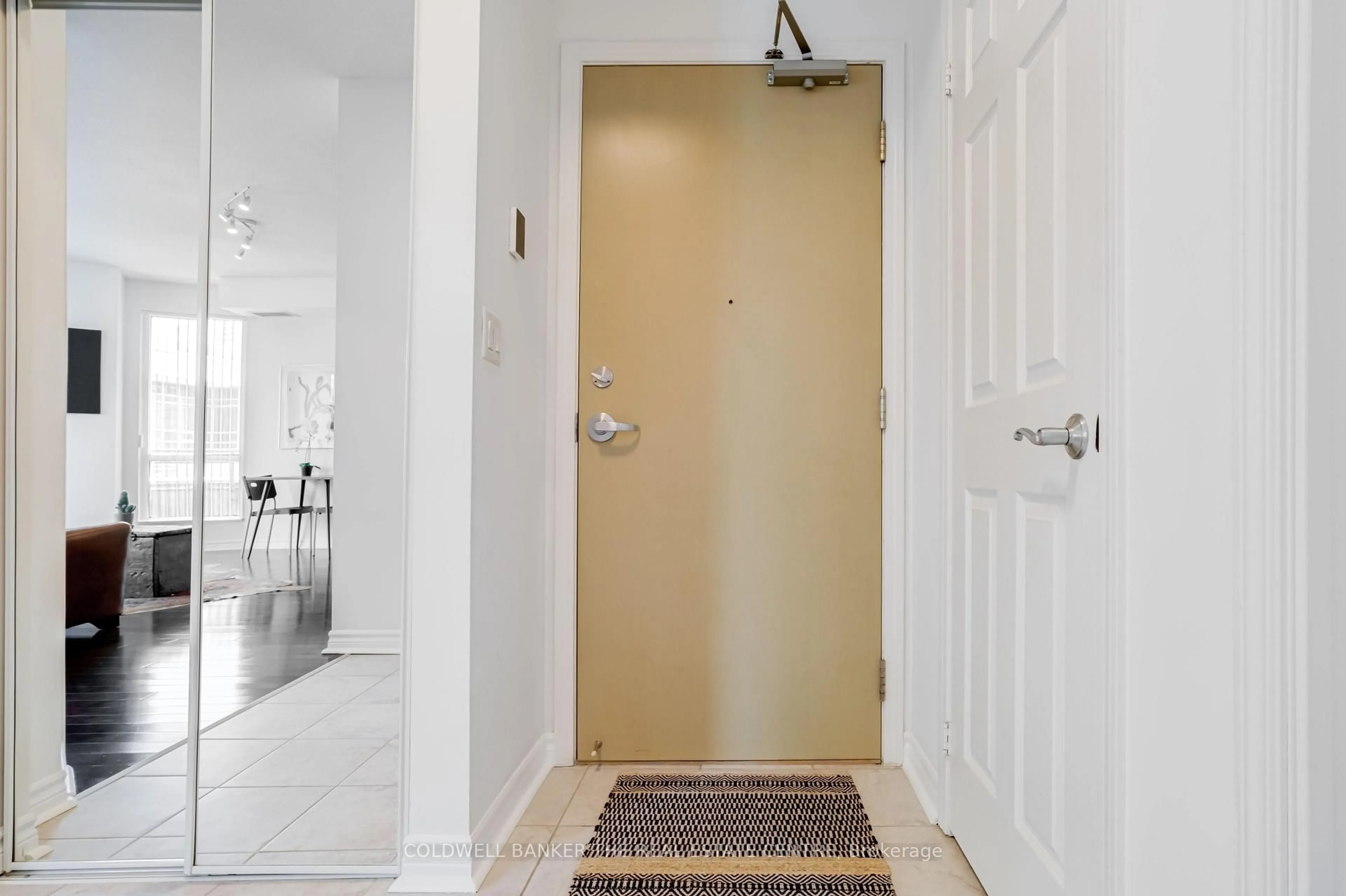 Indoor entryway for 18 Holmes Ave #310, Toronto Ontario M2N 0E1