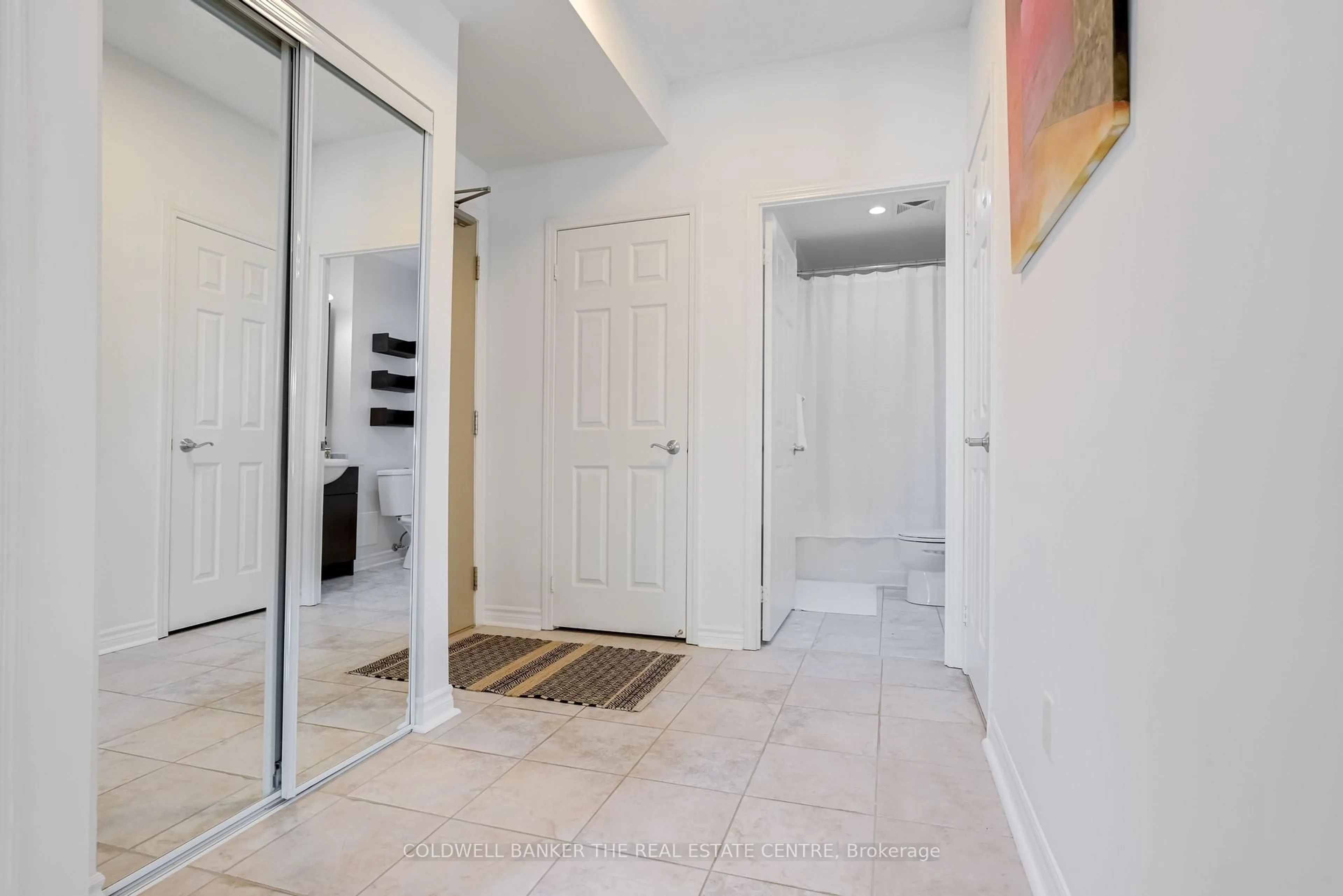 Indoor entryway for 18 Holmes Ave #310, Toronto Ontario M2N 0E1