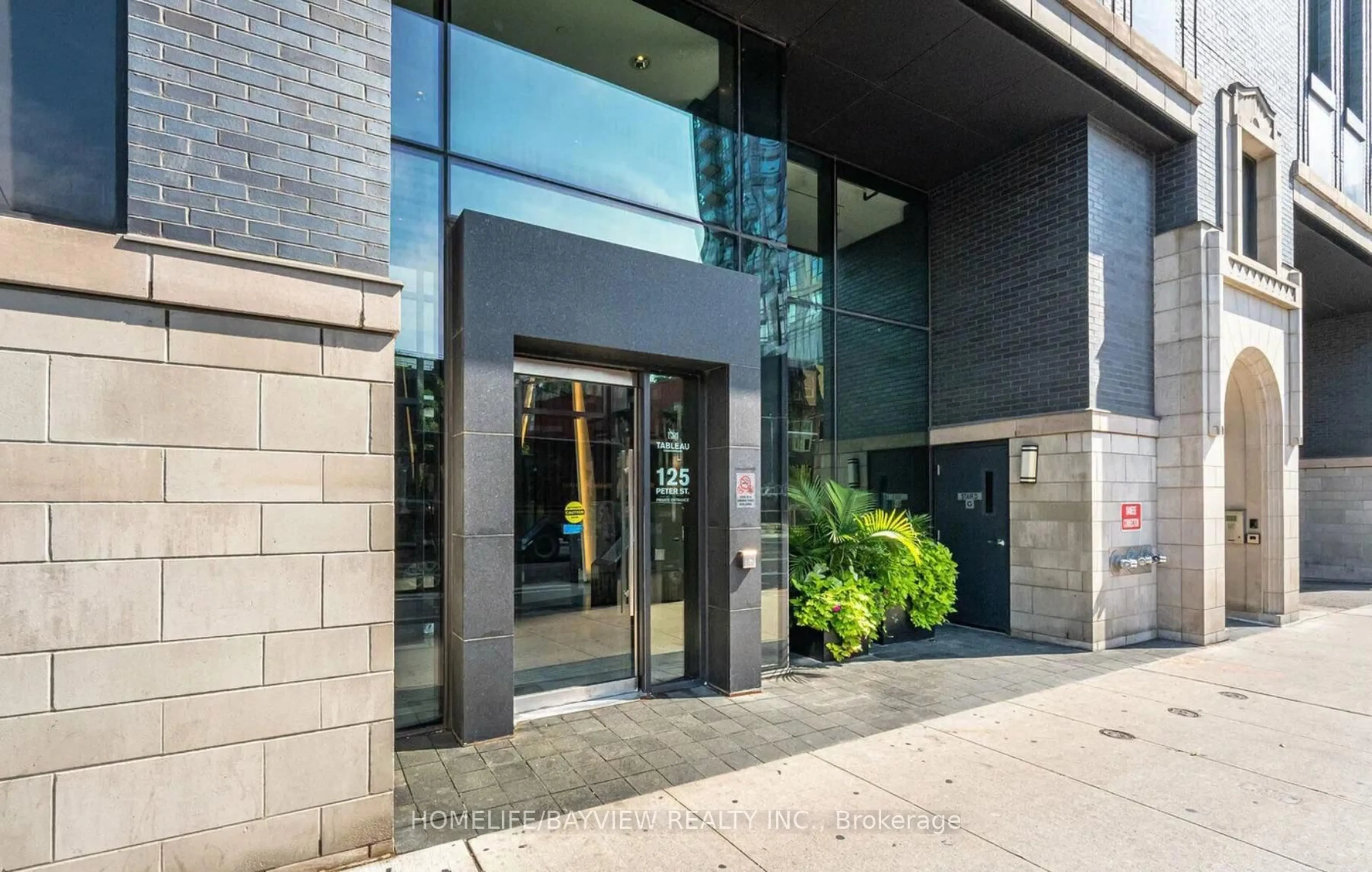 Indoor foyer for 125 Peter St #906, Toronto Ontario M5V 0M2