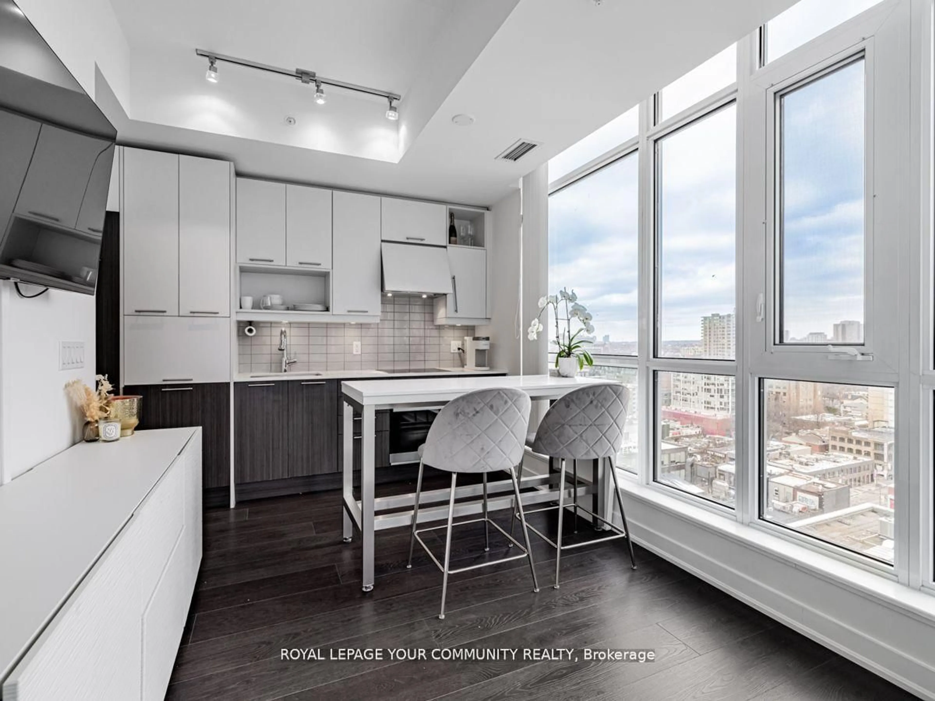 Open concept kitchen, unknown for 30 Nelson St #1602, Toronto Ontario M5V 0H5