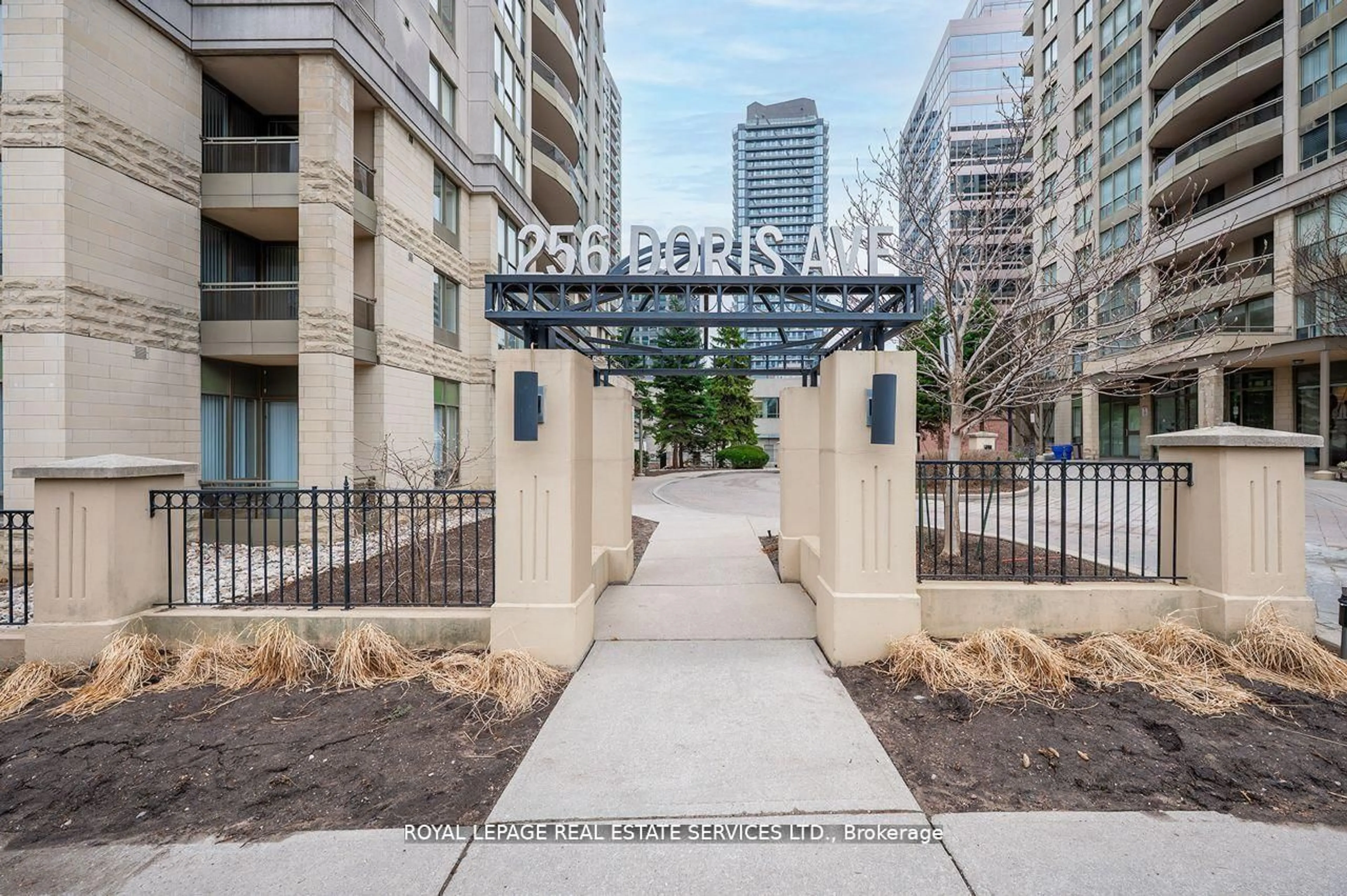 Patio, street for 256 Doris Ave #308, Toronto Ontario M2N 6X8