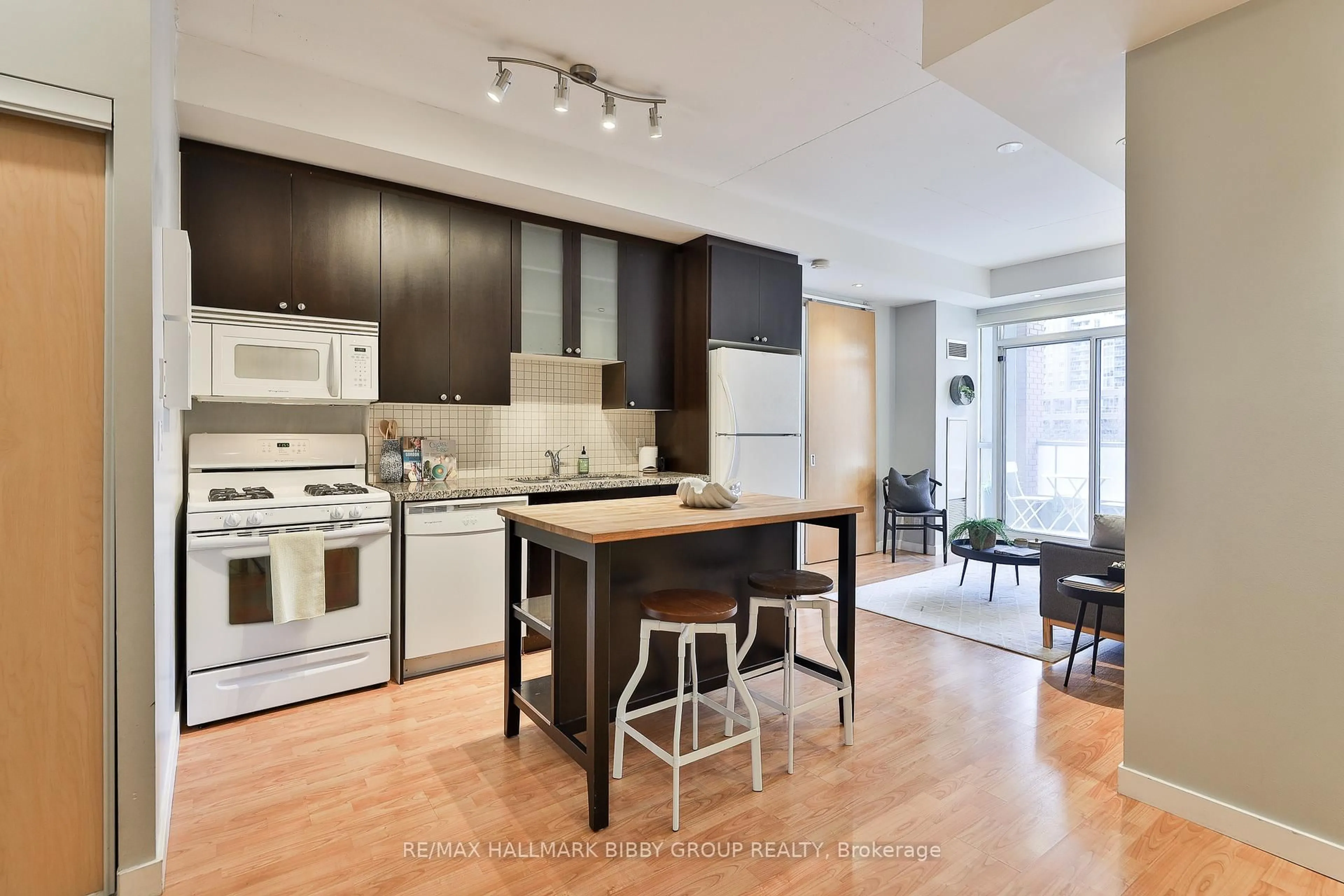 Open concept kitchen, wood/laminate floor for 1 Shaw St #322, Toronto Ontario M6K 0A1