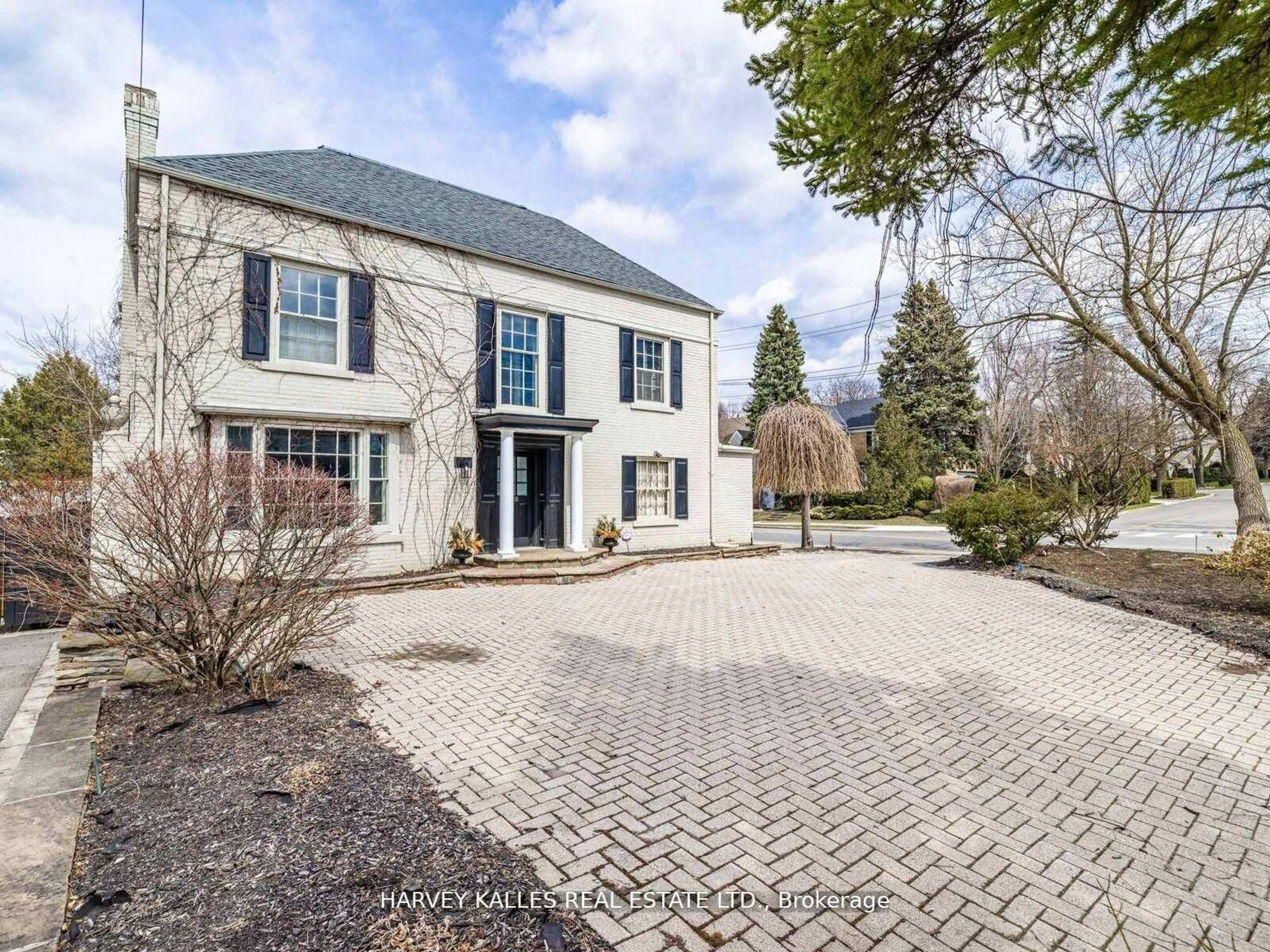 A pic from outside/outdoor area/front of a property/back of a property/a pic from drone, street for 2 Silverwood Ave, Toronto Ontario M5P 1W4