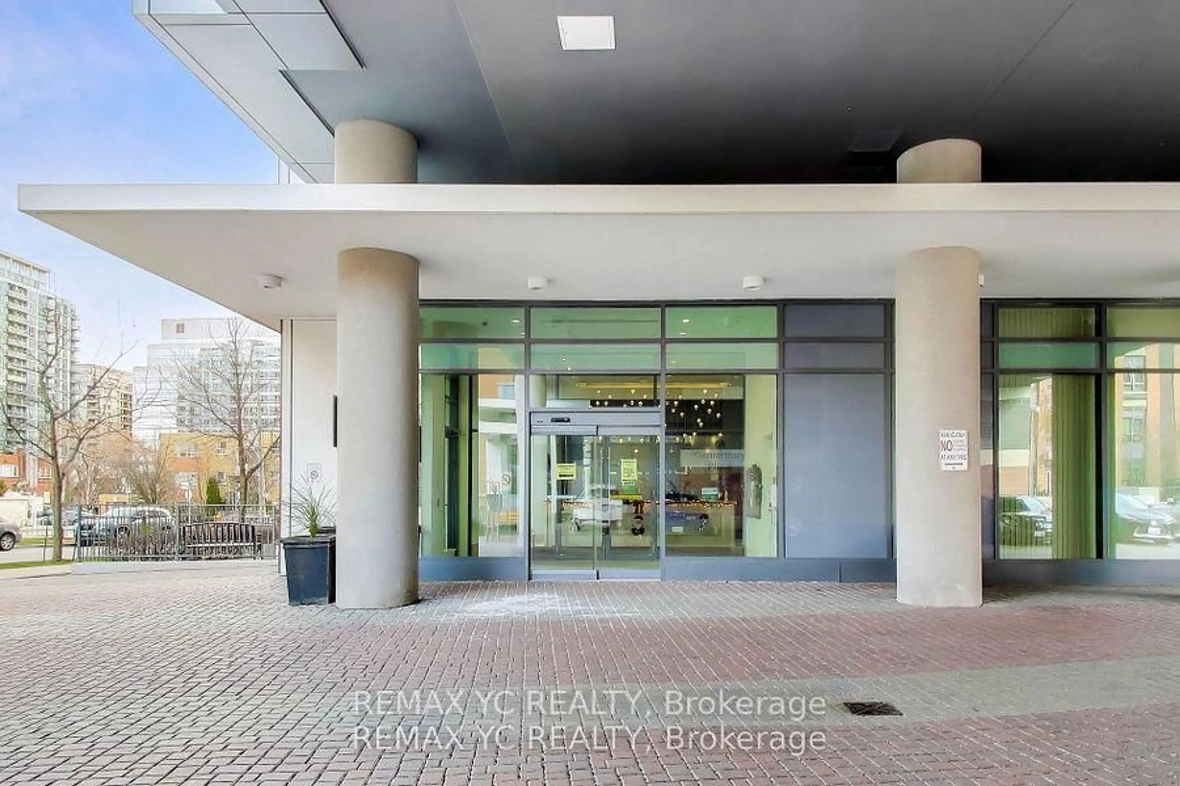 Indoor foyer for 68 Canterbury Pl #1002, Toronto Ontario M2N 0J3