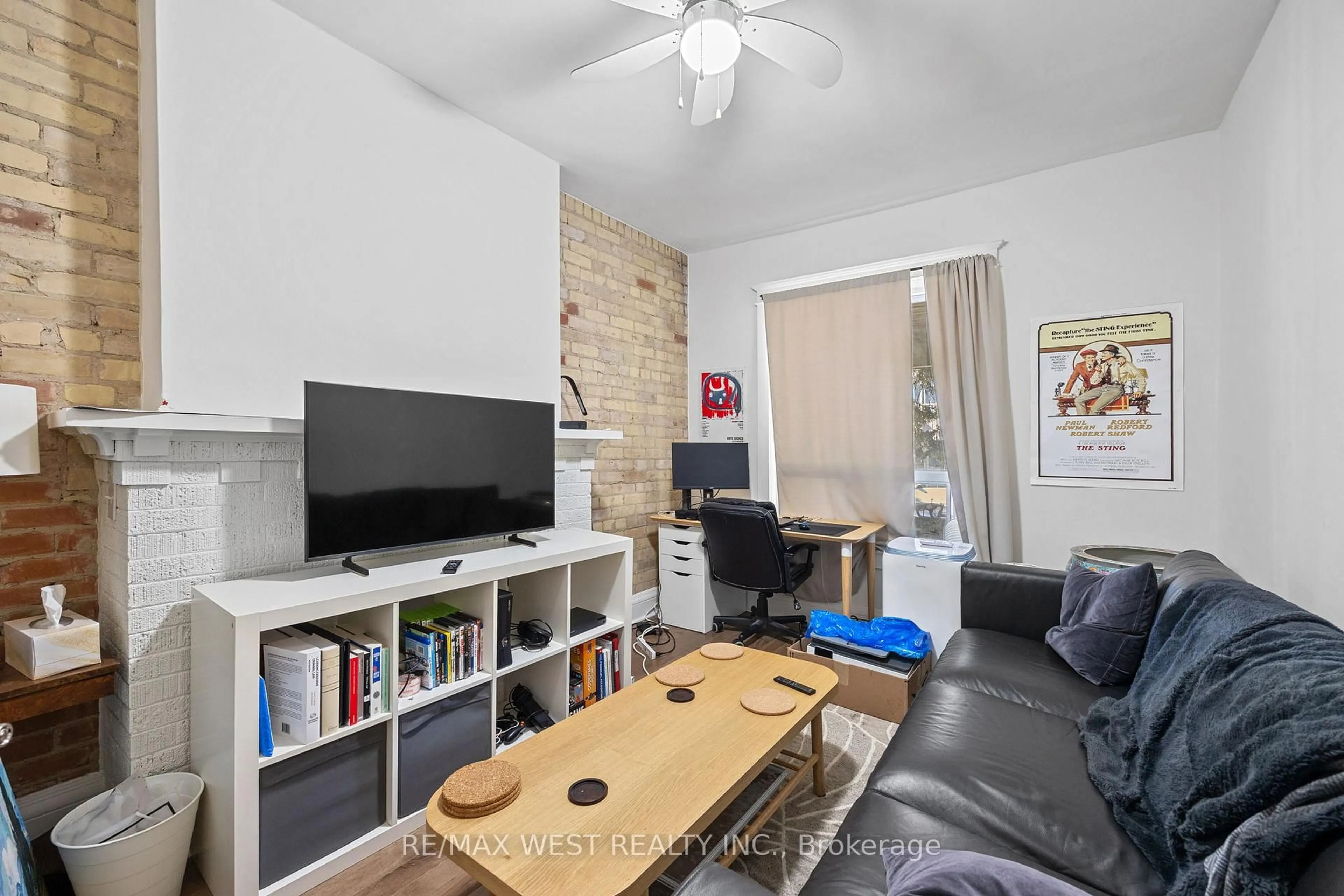 Unknown for 935 Bathurst St, Toronto Ontario M5R 3G4