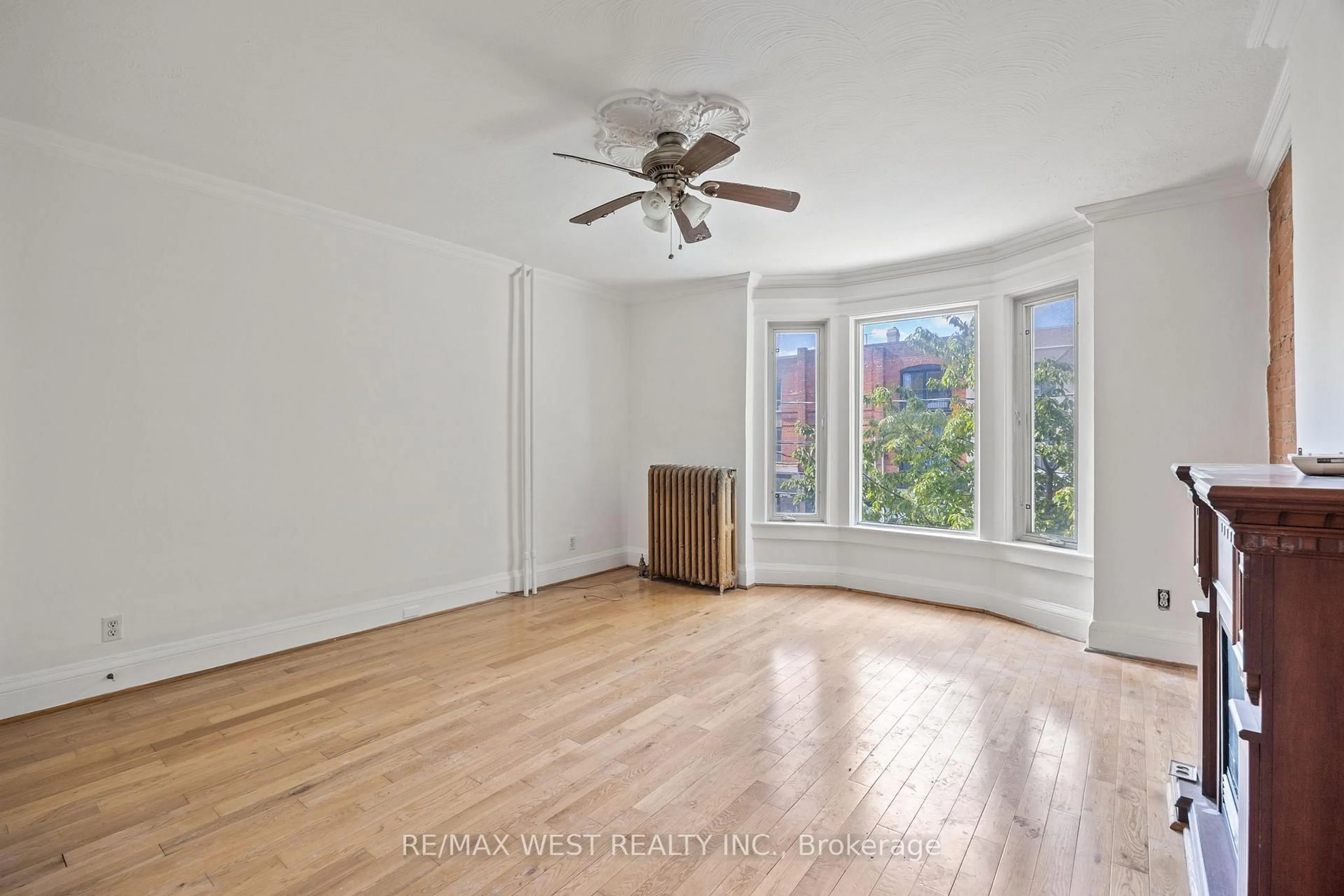 A pic of a room for 937 Bathurst St, Toronto Ontario M5R 3G4