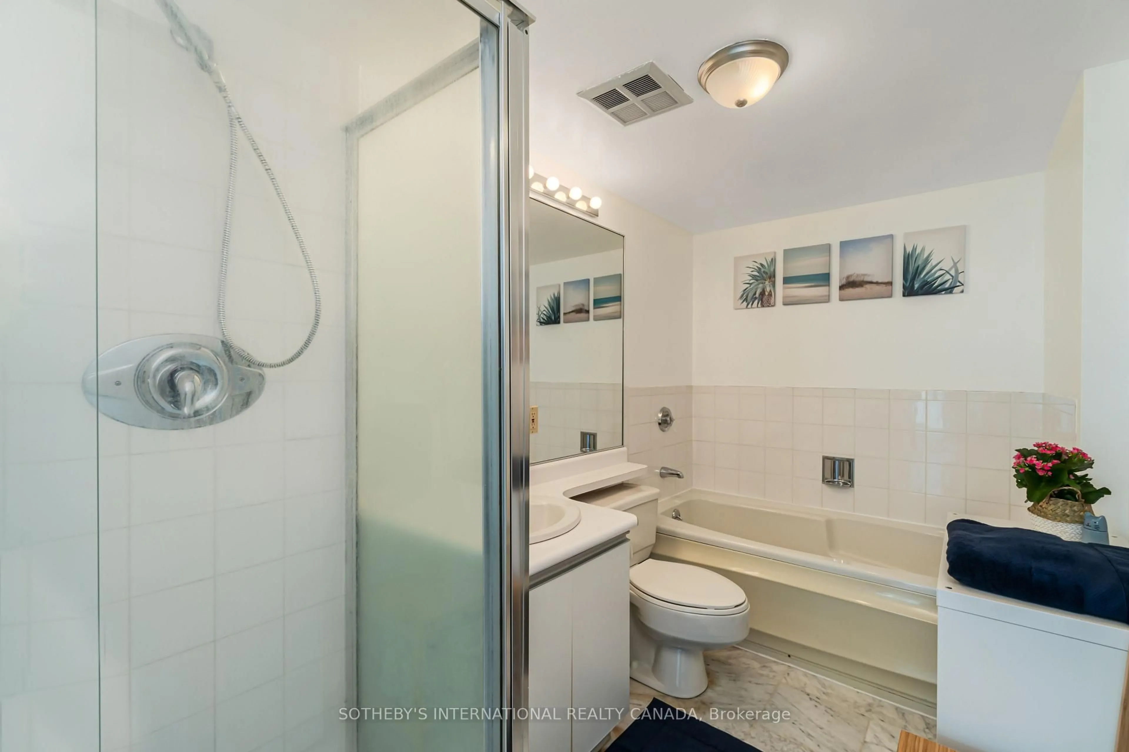 Standard bathroom, ceramic/tile floor for 10 Yonge St #3106, Toronto Ontario M5E 1R4