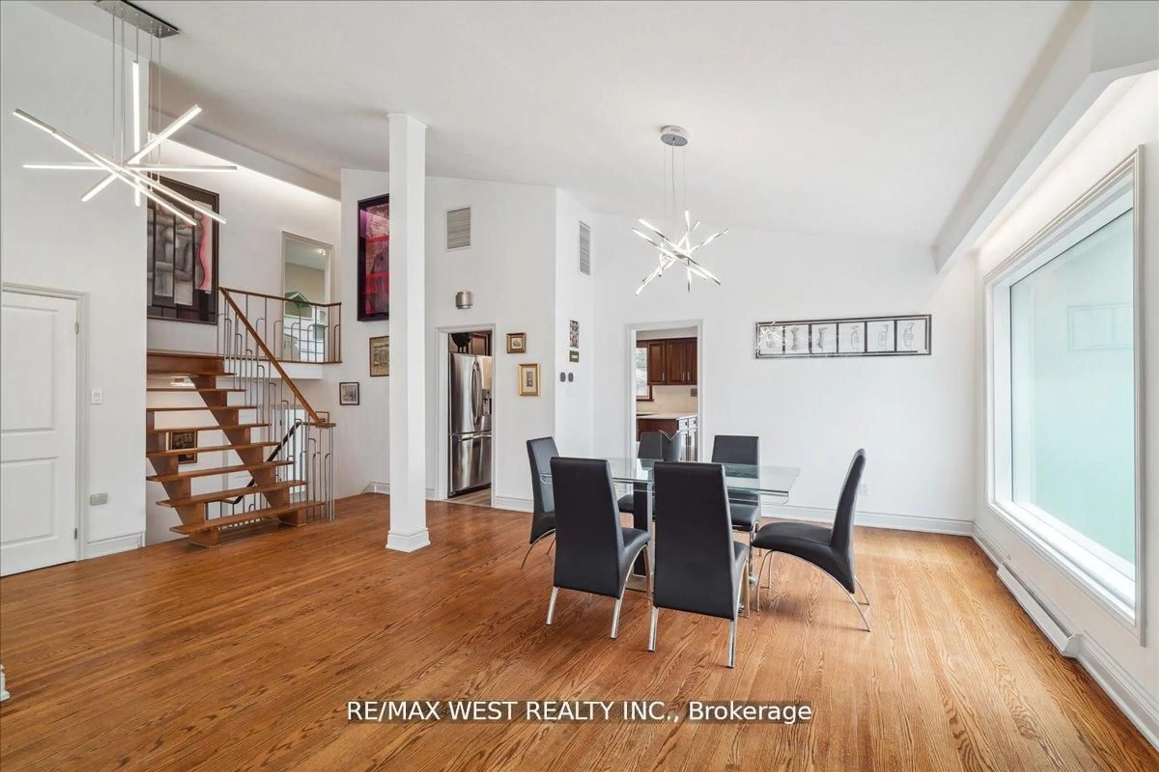 Dining room, wood/laminate floor for 40 Arlstan Dr, Toronto Ontario M3H 4V9