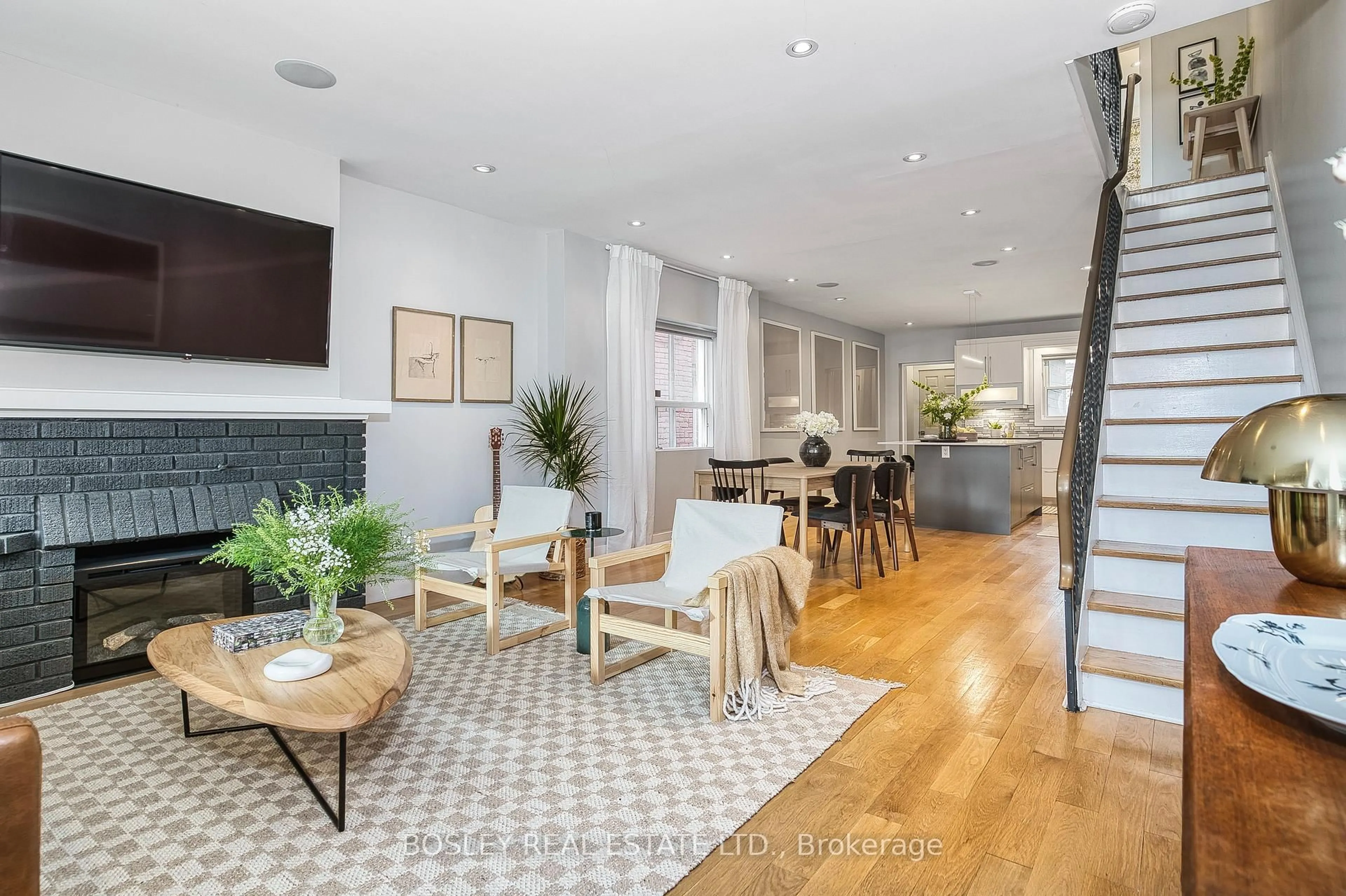 Open concept kitchen, unknown for 38 Halton St, Toronto Ontario M6J 1R3