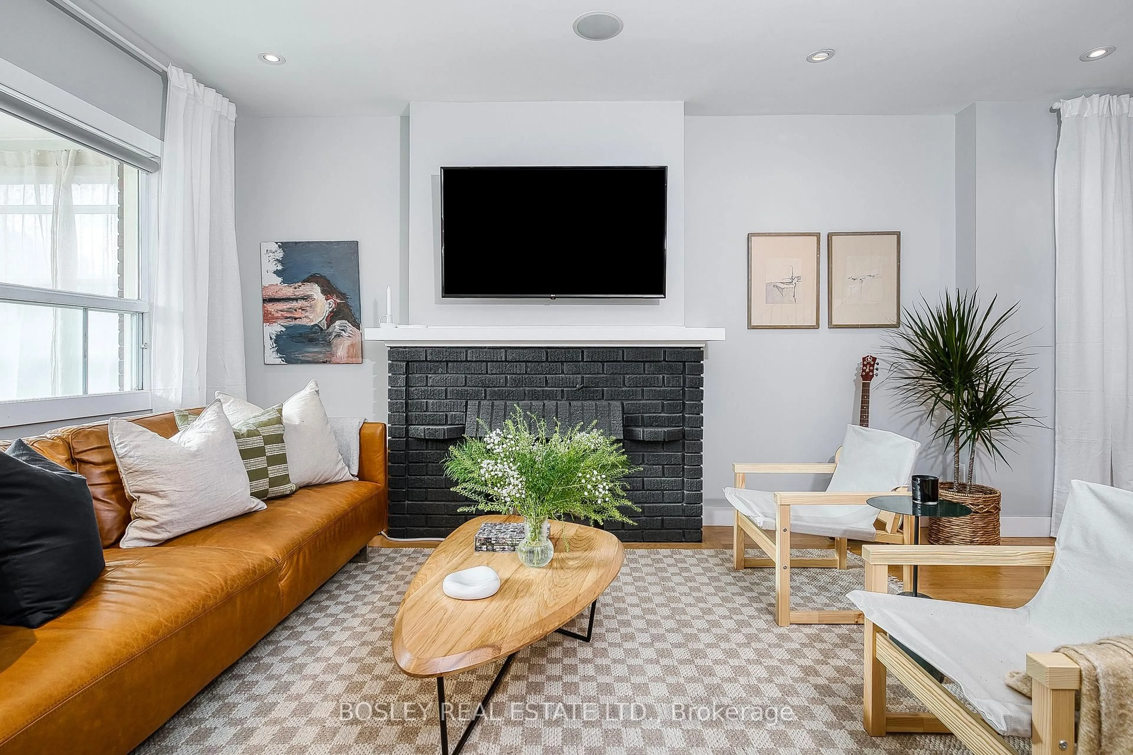 Living room with furniture, unknown for 38 Halton St, Toronto Ontario M6J 1R3