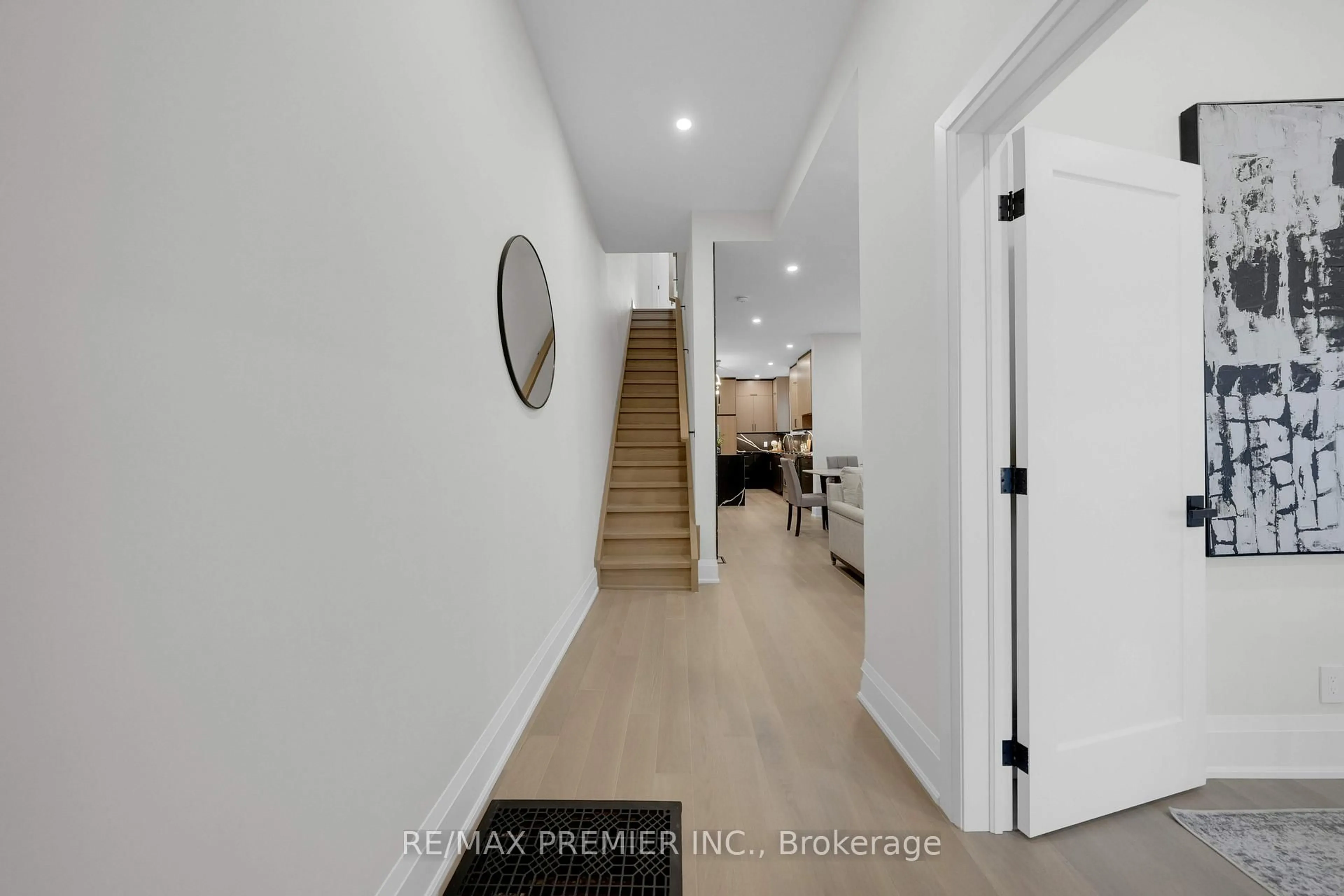 Indoor entryway for 388 Crawford St, Toronto Ontario M6J 2V9