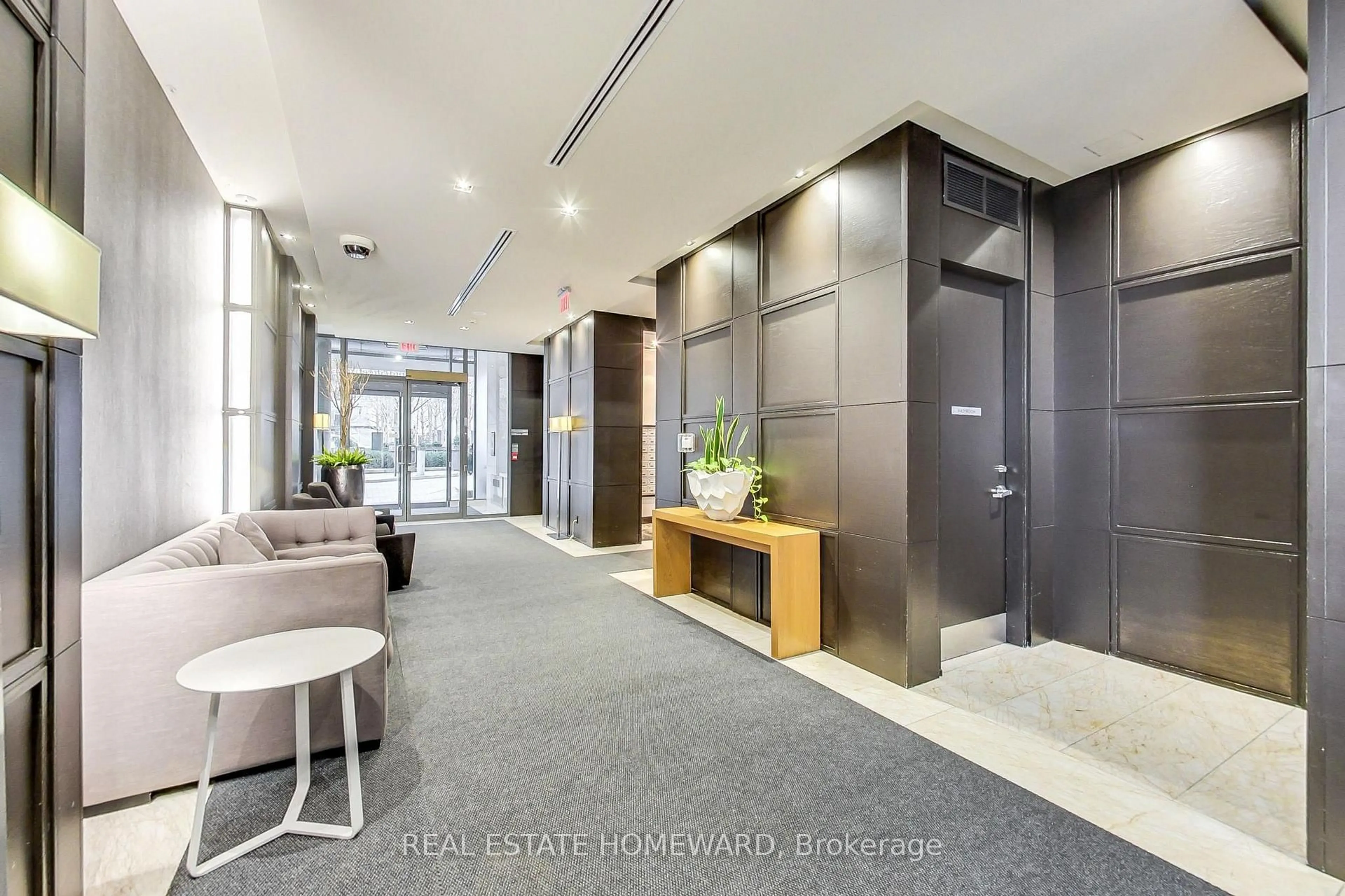 Indoor foyer for 21 Scollard St #305, Toronto Ontario M5R 1G1