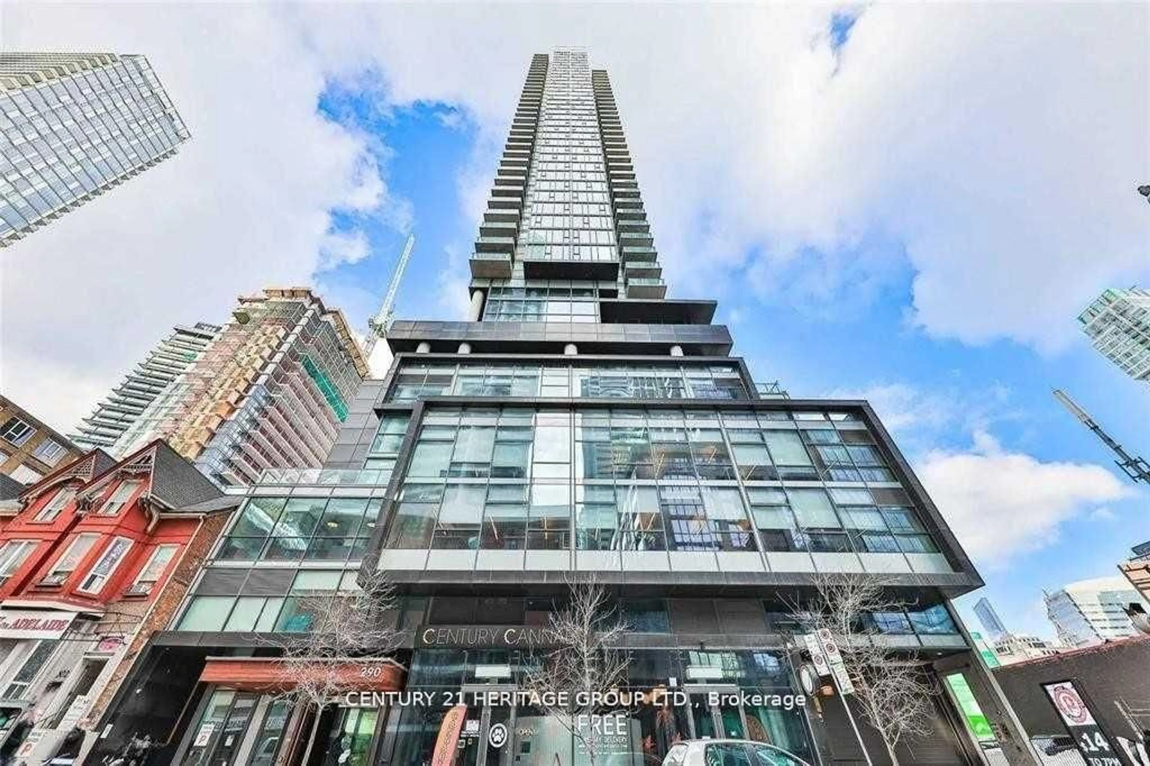 Patio, building for 290 Adelaide St #3203, Toronto Ontario M5V 1P6