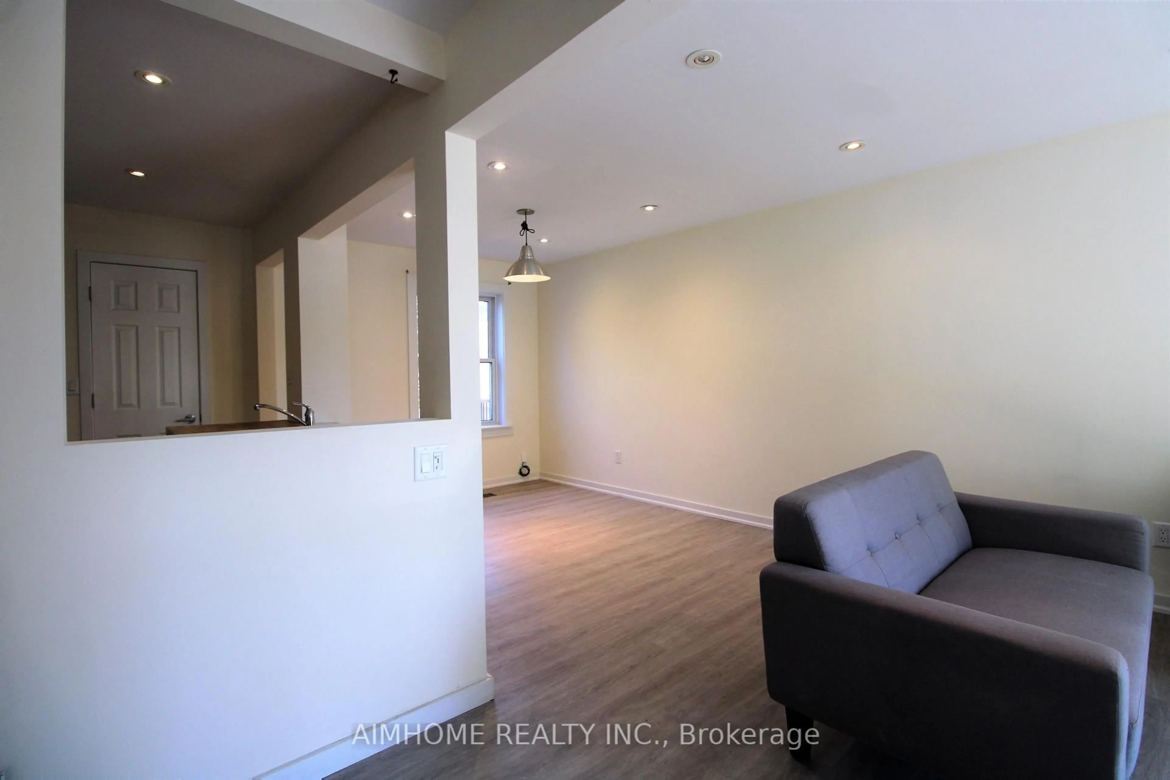 A pic of a room for 303 St Helens Ave, Toronto Ontario M6H 4A2