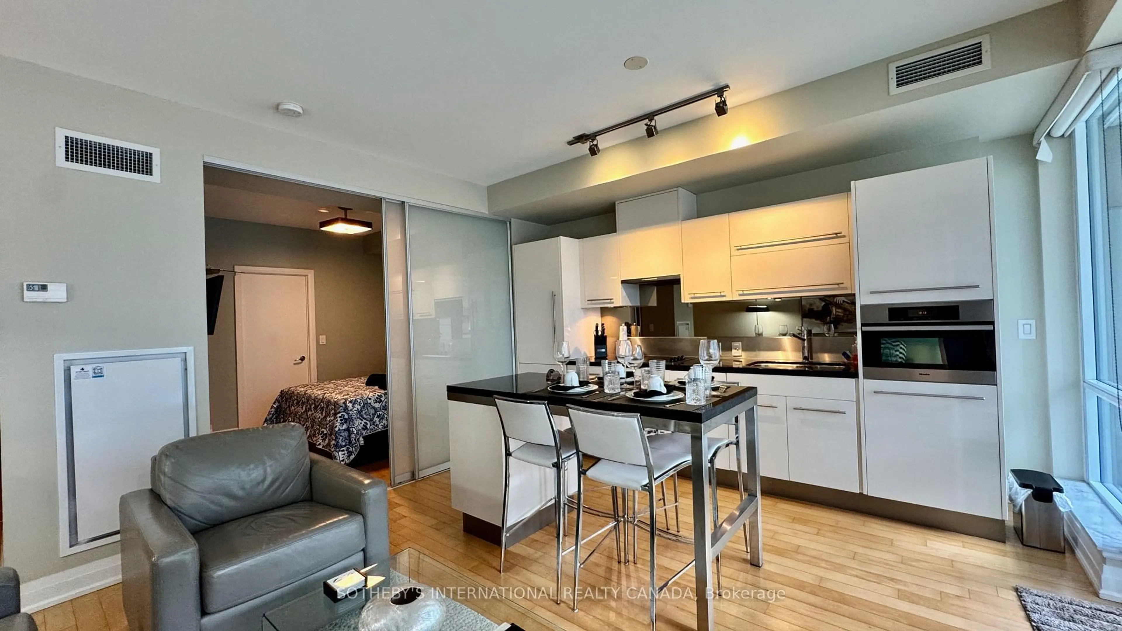 Open concept kitchen, wood/laminate floor for 80 John St #1205, Toronto Ontario M5V 3X4