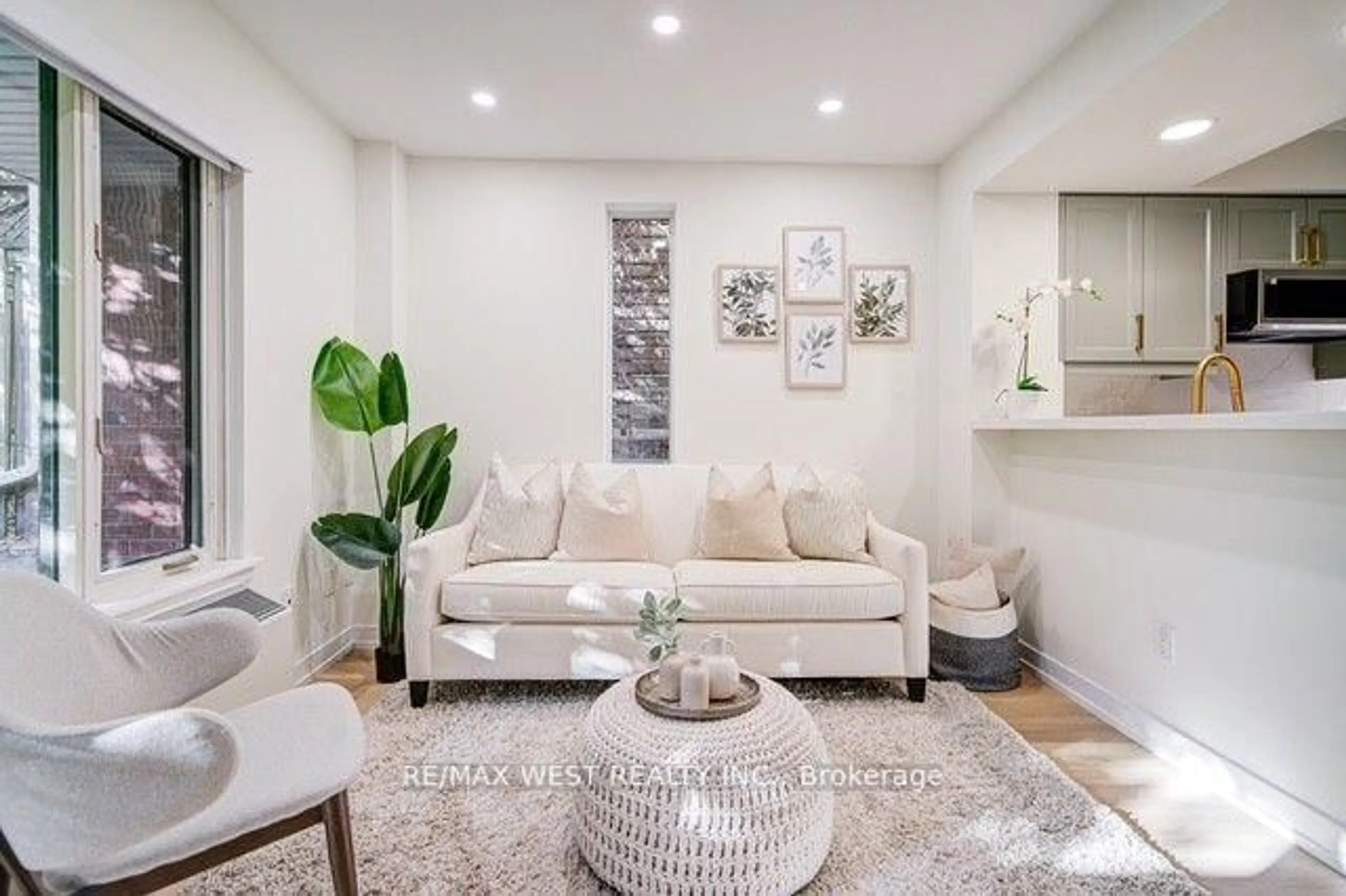 Living room with furniture, unknown for 801 King St ##12 B, Toronto Ontario M5V 3C9