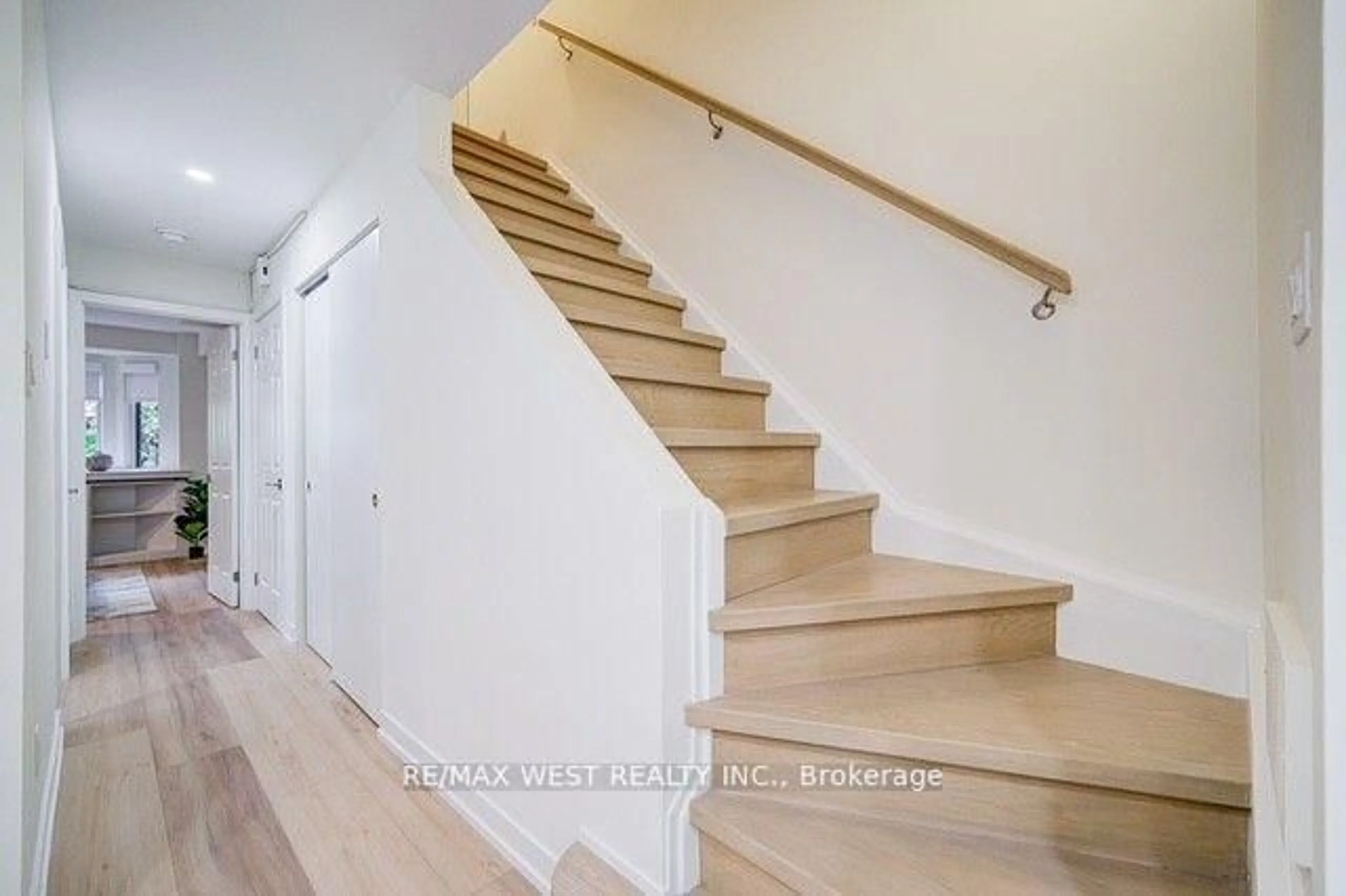 Stairs for 801 King St ##12 B, Toronto Ontario M5V 3C9