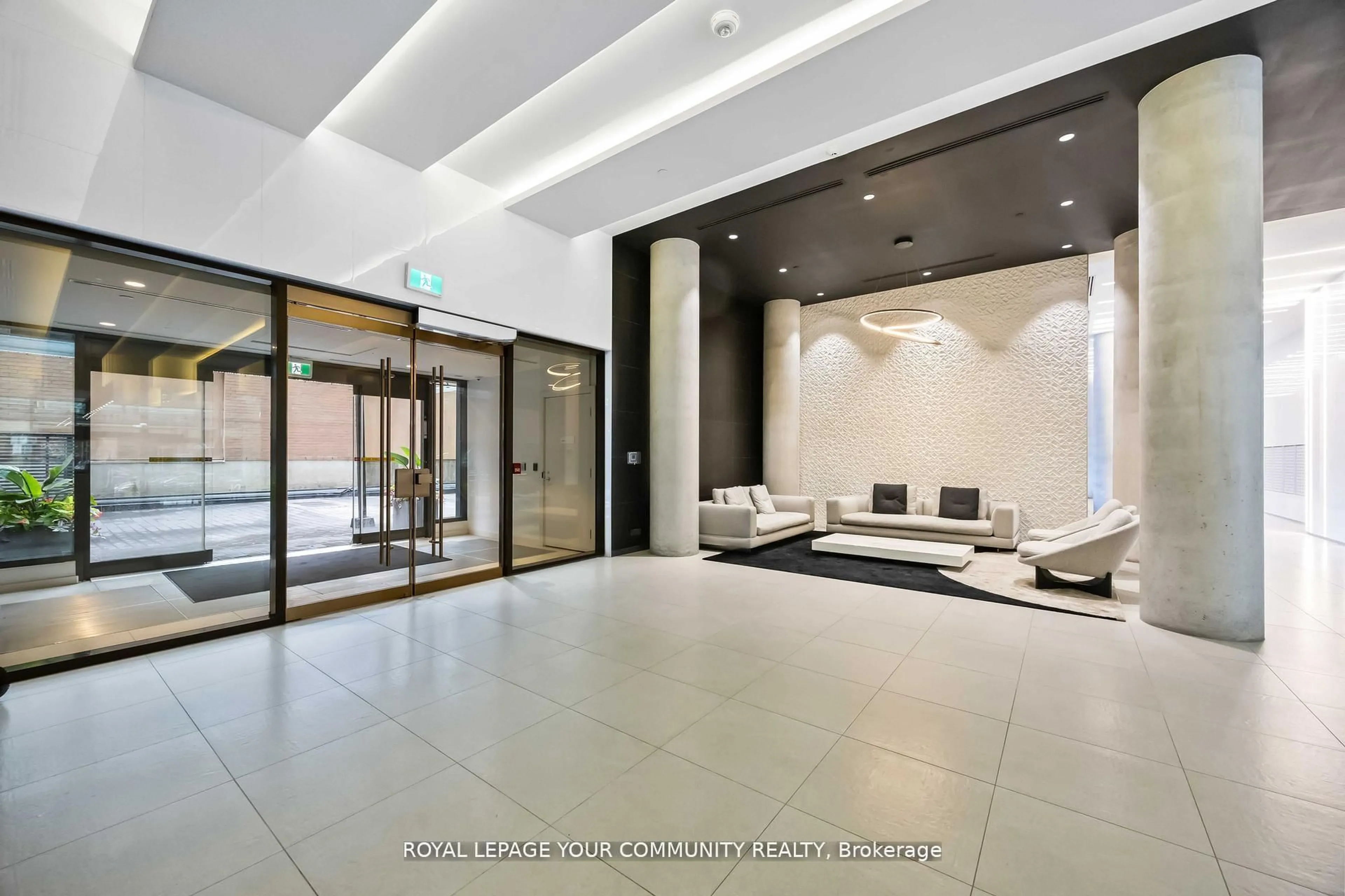 Indoor foyer for 158 Front St #320, Toronto Ontario M5A 0K9