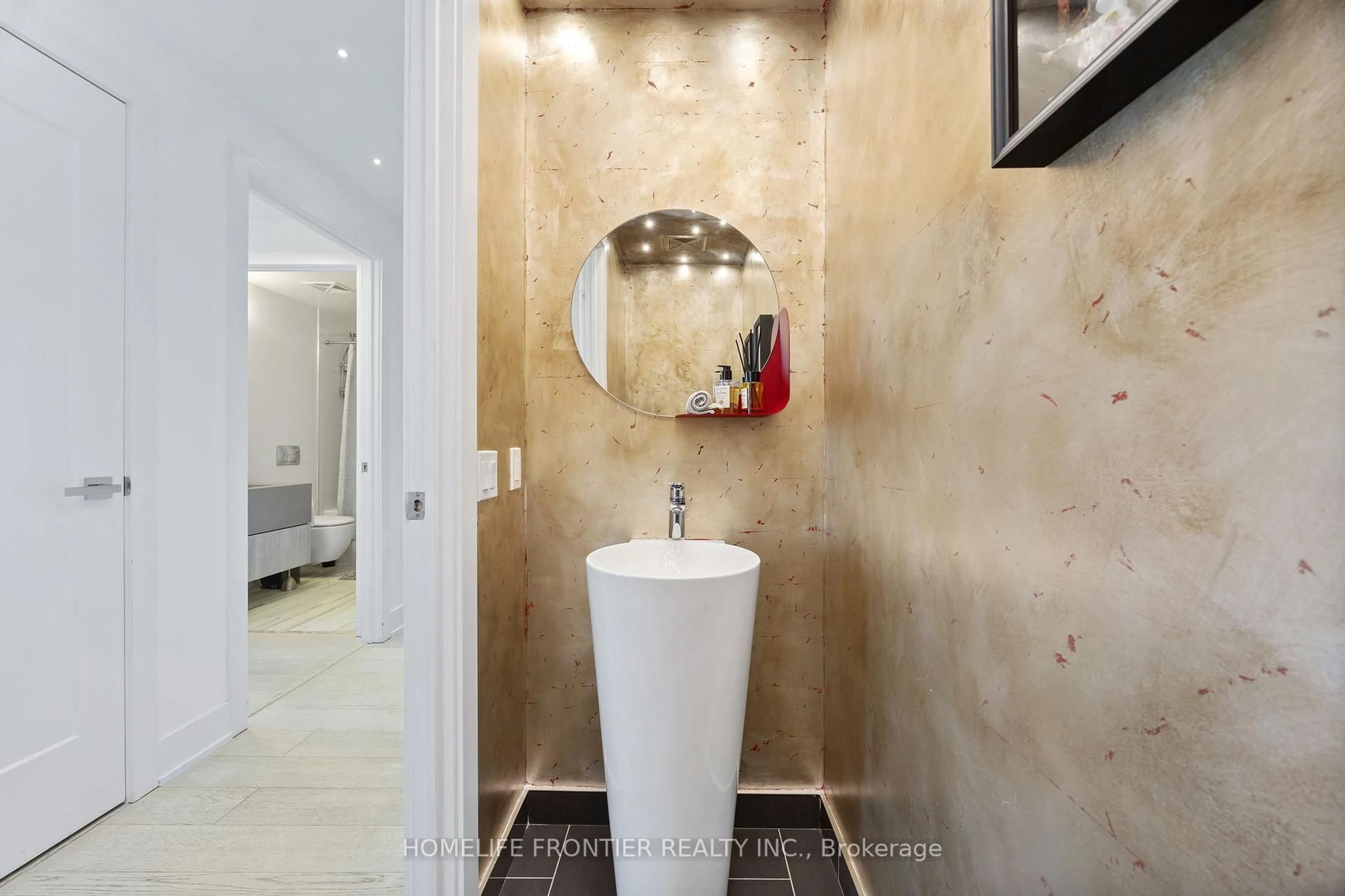 Contemporary bathroom, ceramic/tile floor for 6 Jackes Ave #401, Toronto Ontario M4T 0A5
