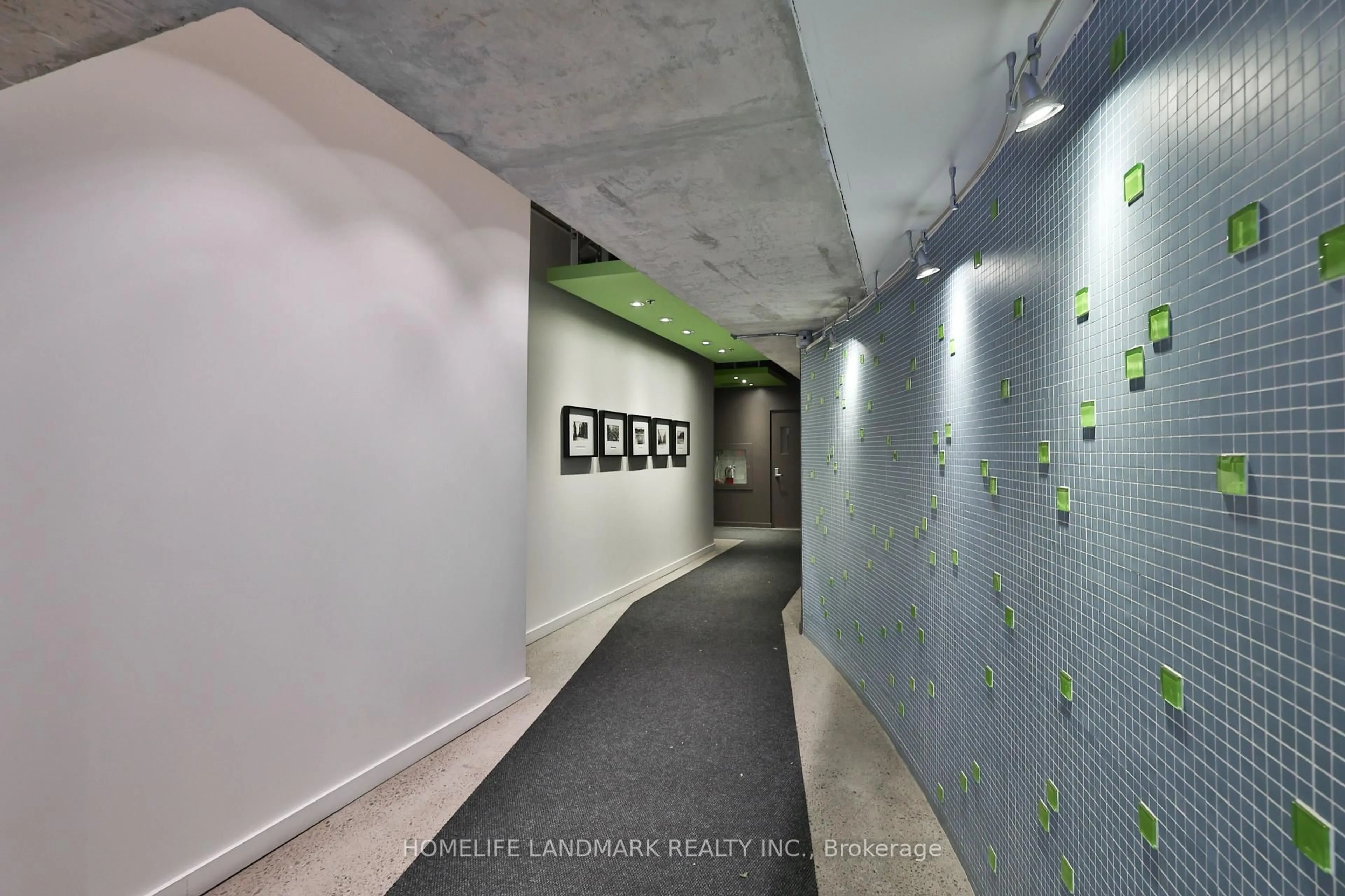 Indoor foyer for 261 King St #205, Toronto Ontario M5A 4T6