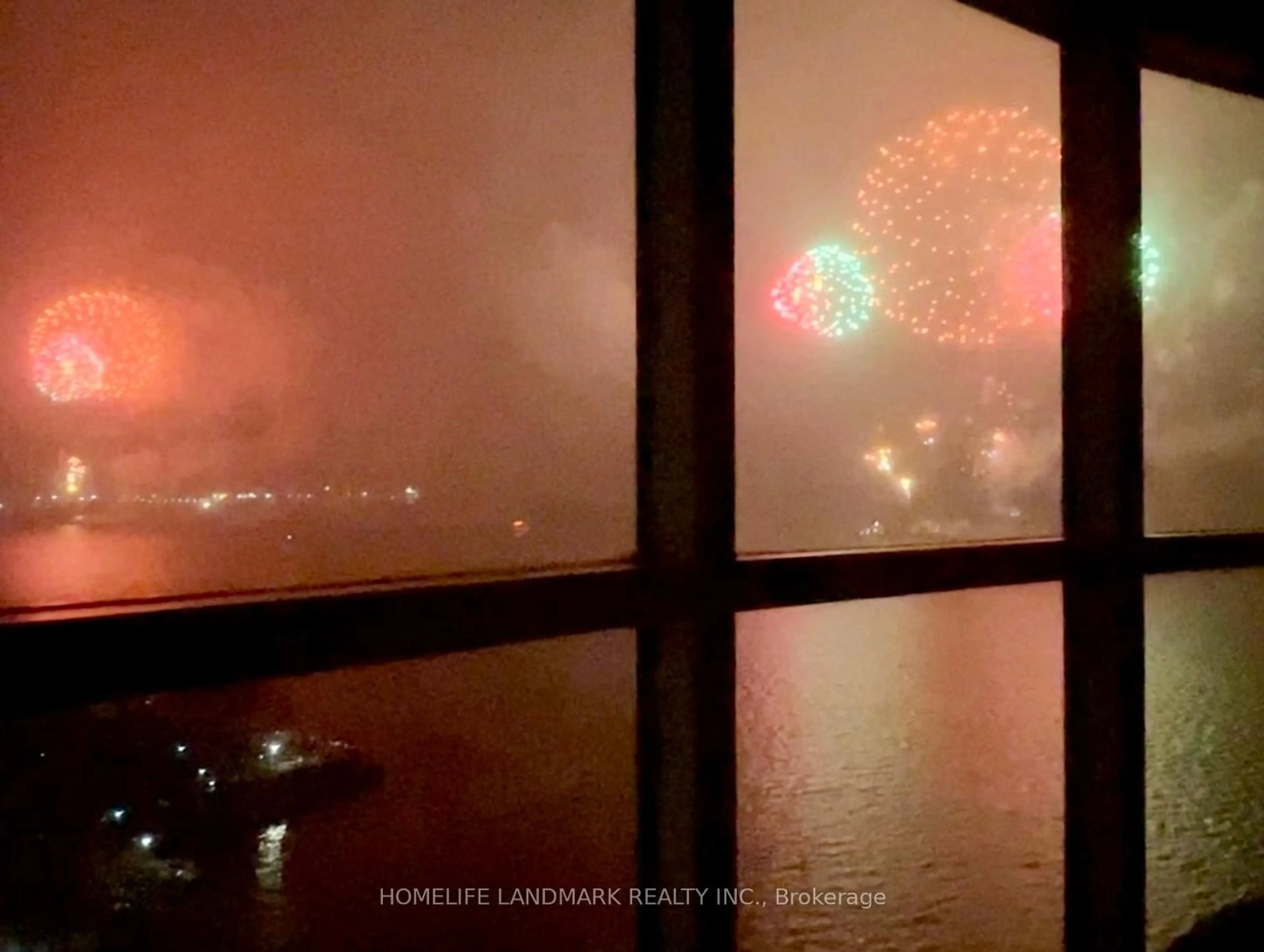 A pic of a room for 99 Harbour Sq #1505, Toronto Ontario M5J 2H2