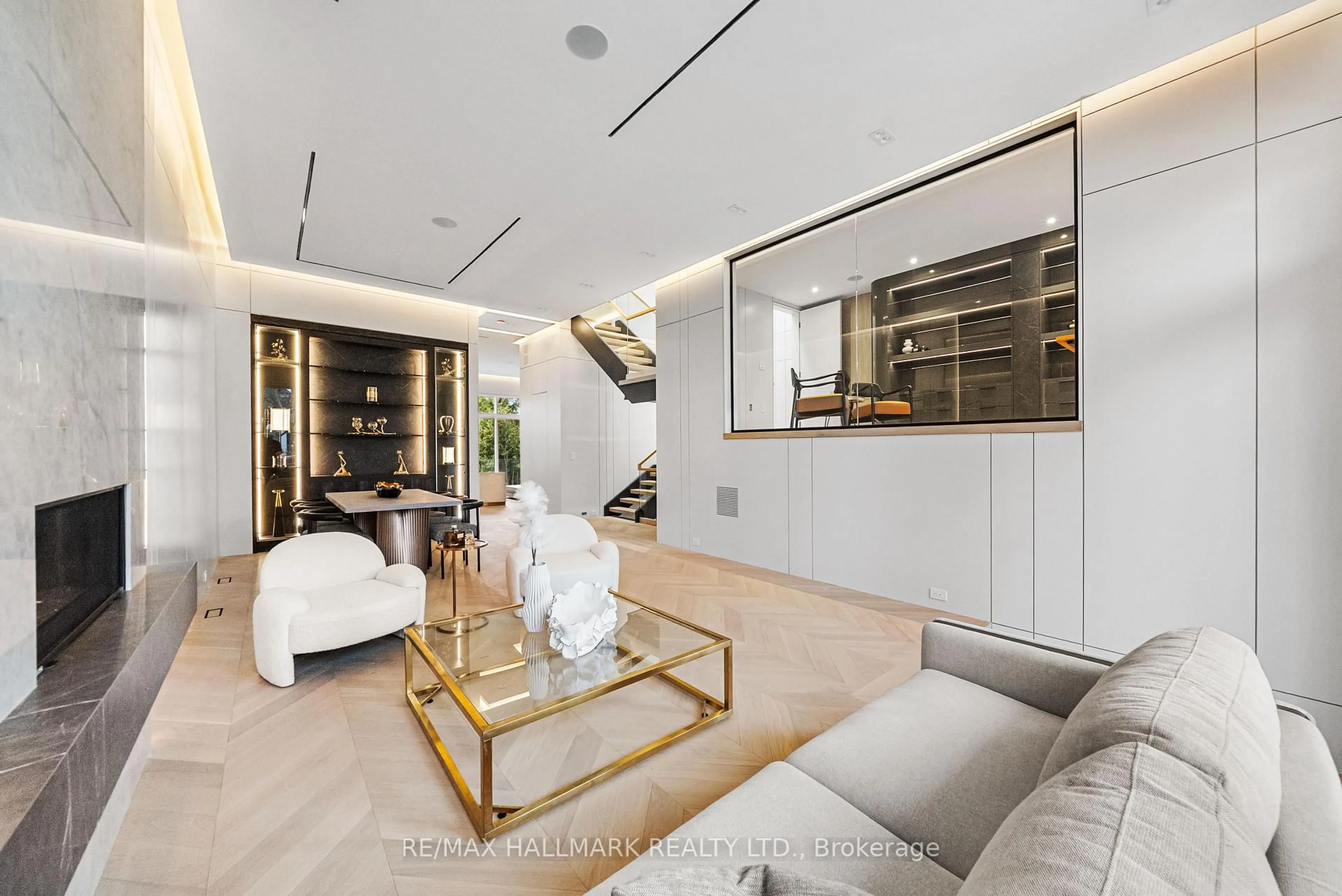 Living room with furniture, unknown for 167 Parkhurst Blvd, Toronto Ontario M4G 2E9