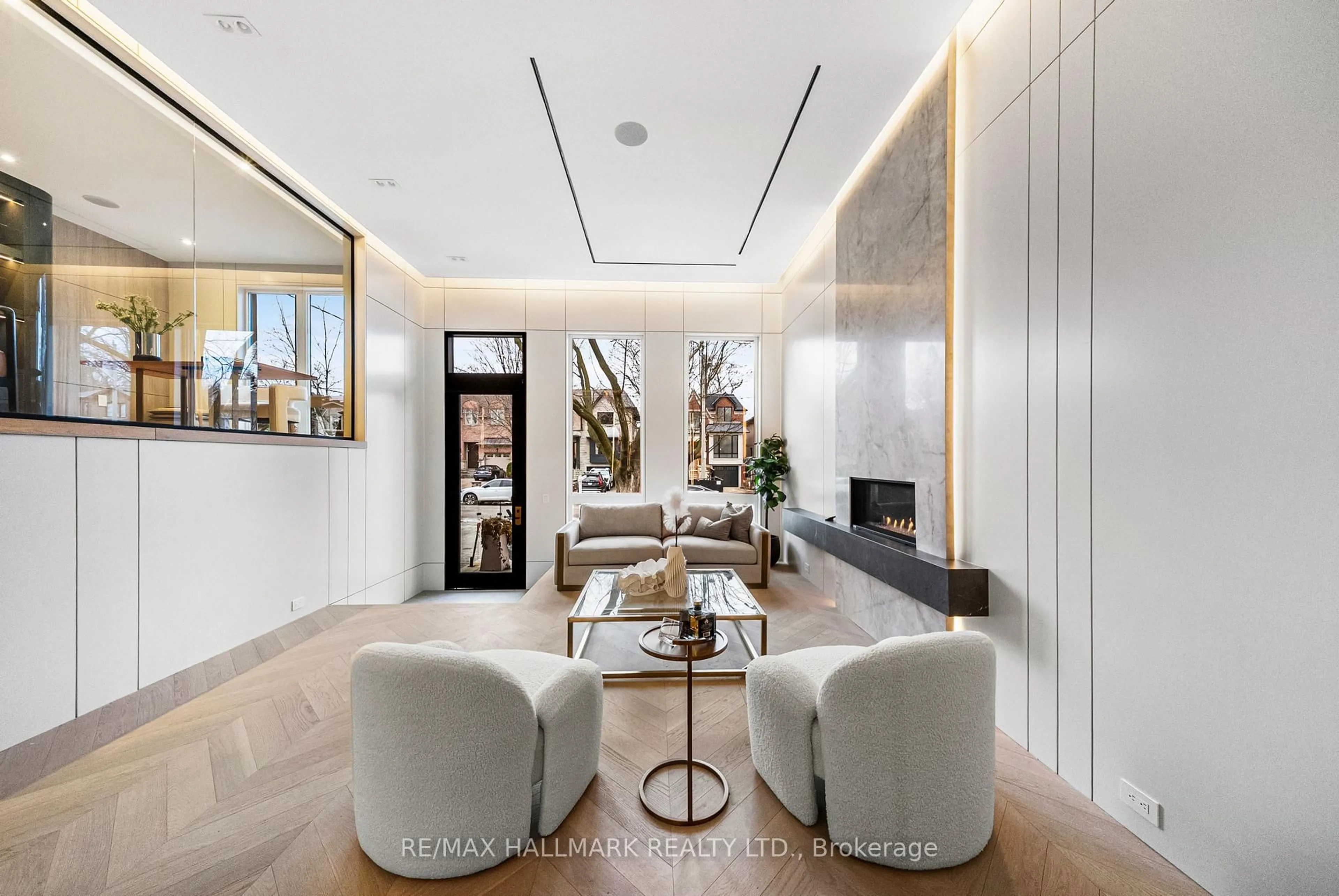 Unknown for 167 Parkhurst Blvd, Toronto Ontario M4G 2E9