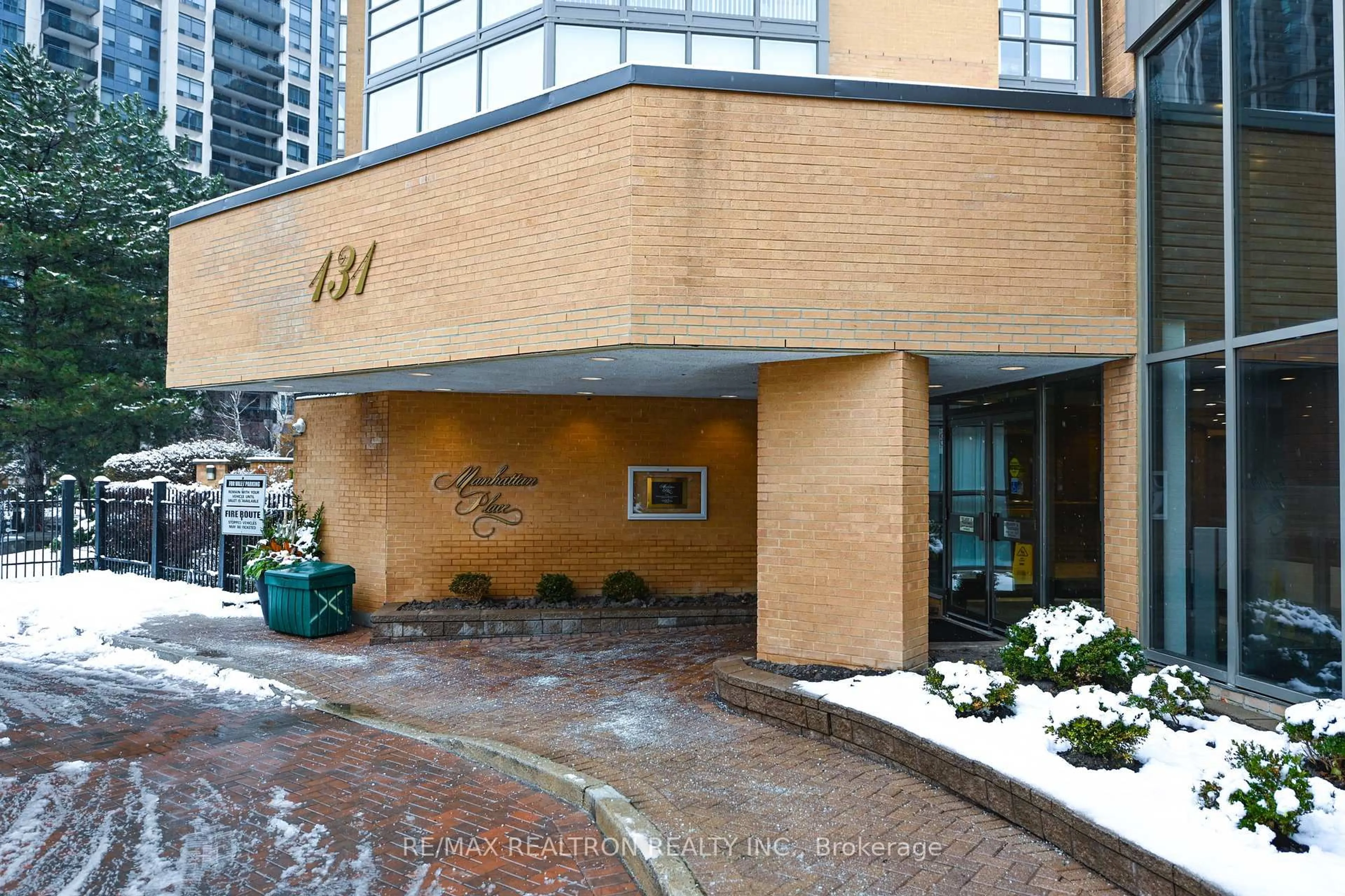 Indoor foyer for 131 Beecroft Rd #1410, Toronto Ontario M2N 6G9