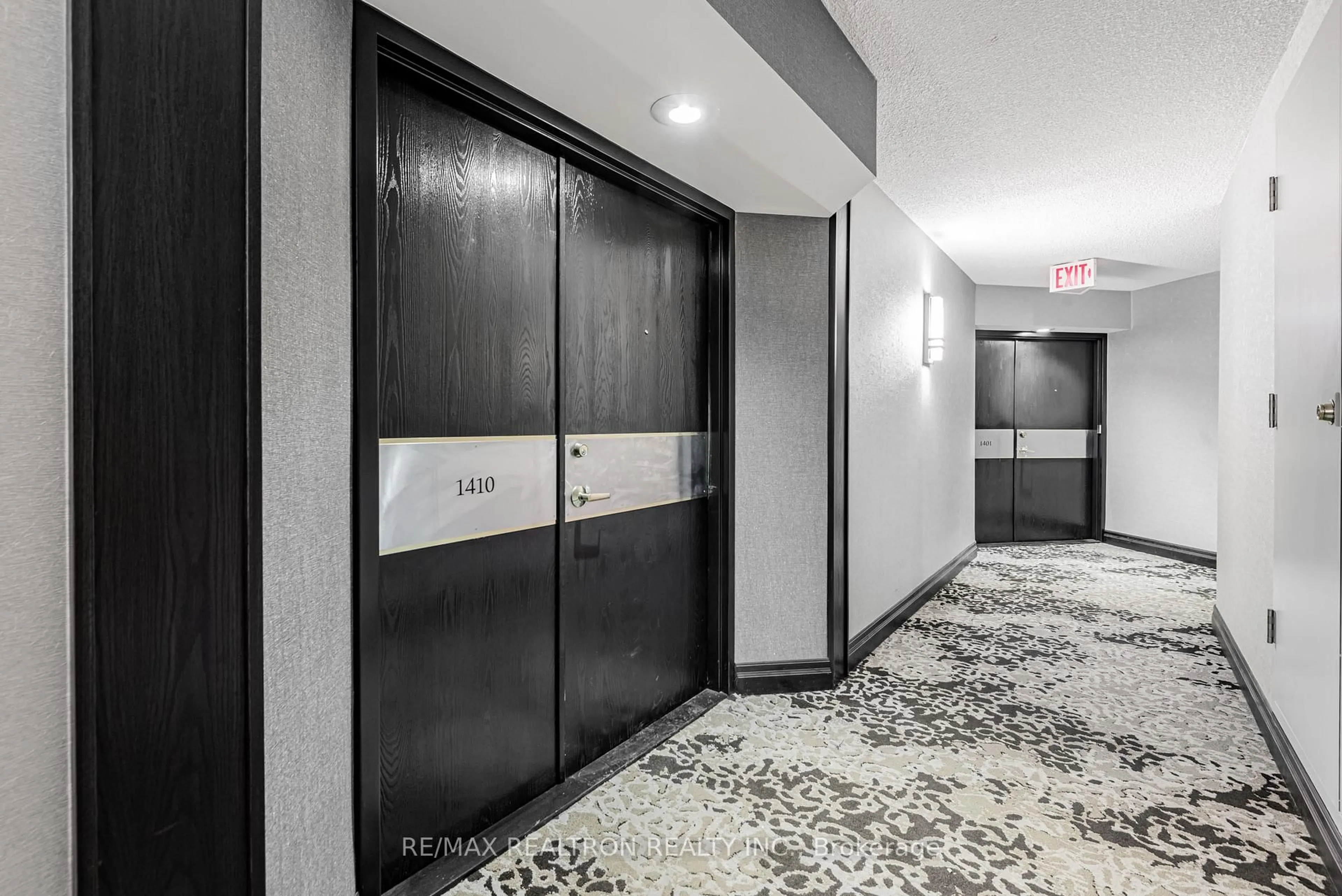 Indoor foyer for 131 Beecroft Rd #1410, Toronto Ontario M2N 6G9